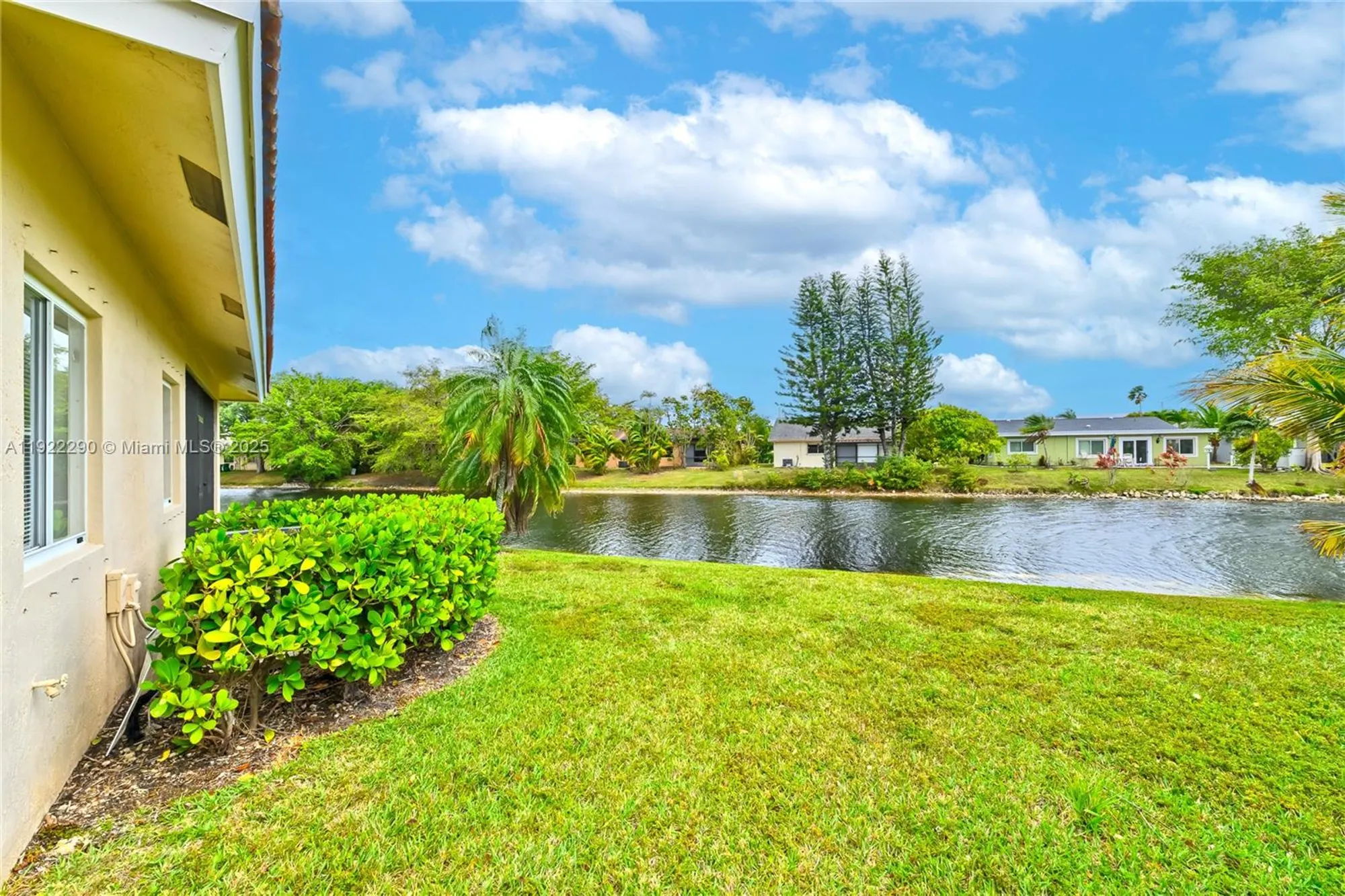 Property Slideshow image 33 of 38 | 7602 nw 99th ter, Tamarac, FL, 33321