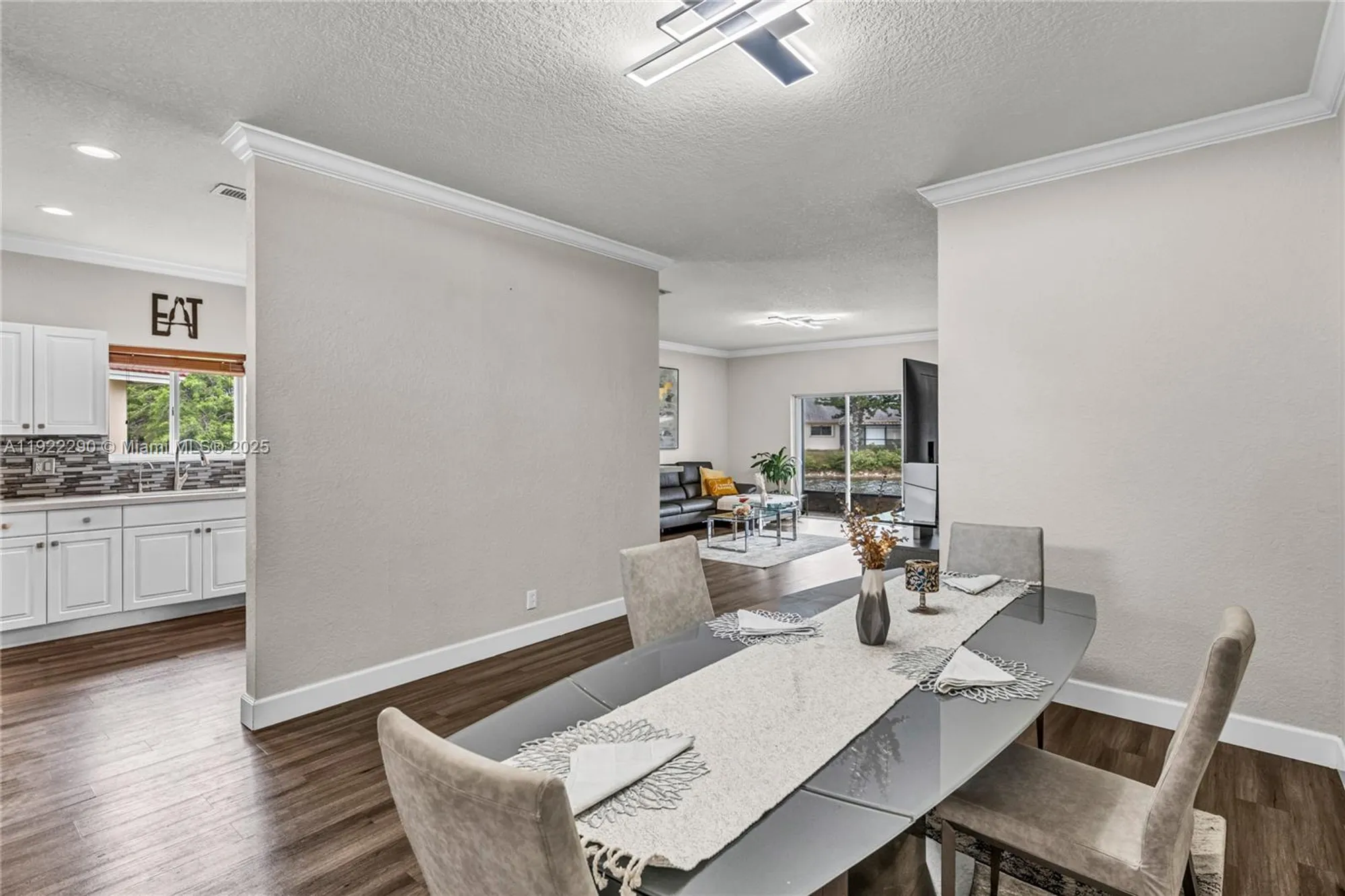 Property Slideshow image 9 of 38 | 7602 nw 99th ter, Tamarac, FL, 33321