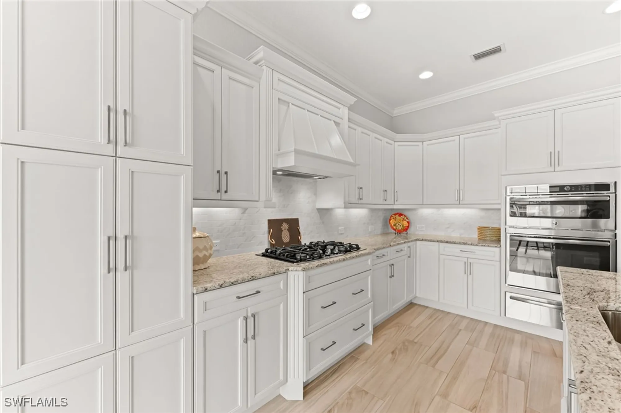 Property Slideshow image 14 of 50 | 8030 signature club cir # 6, Naples, FL, 34113