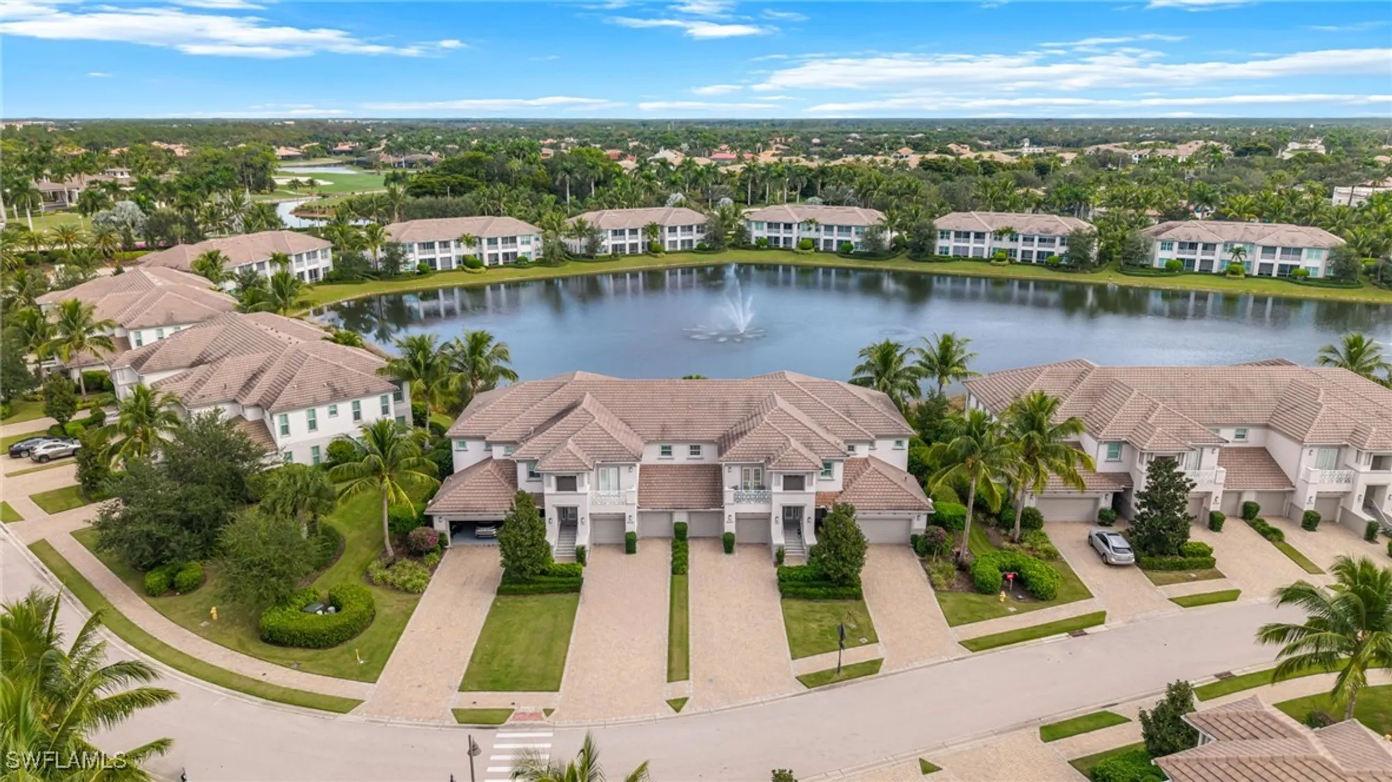 Property Slideshow image 37 of 50 | 8030 signature club cir # 6, Naples, FL, 34113