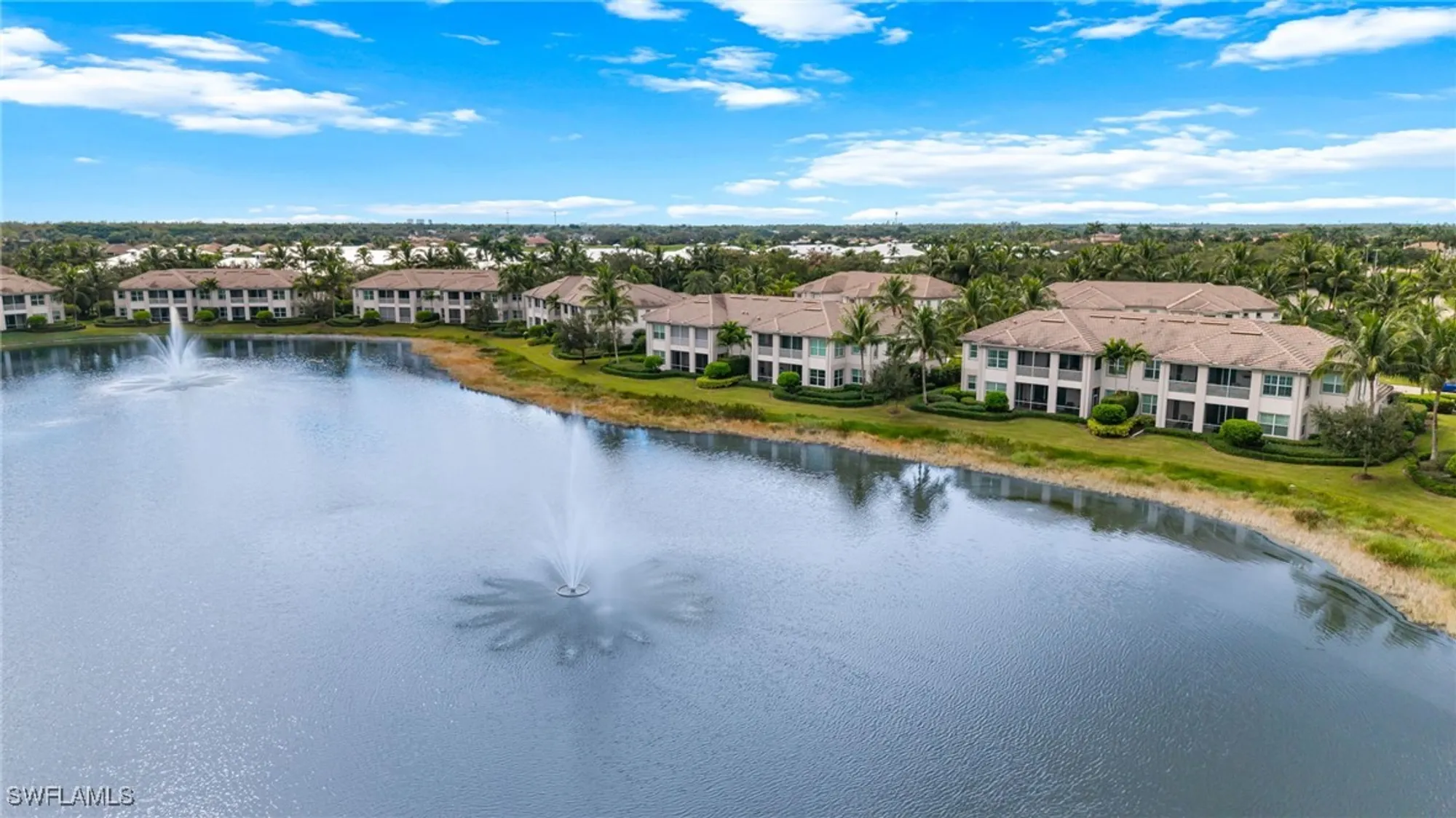 Property Slideshow image 39 of 50 | 8030 signature club cir # 6, Naples, FL, 34113