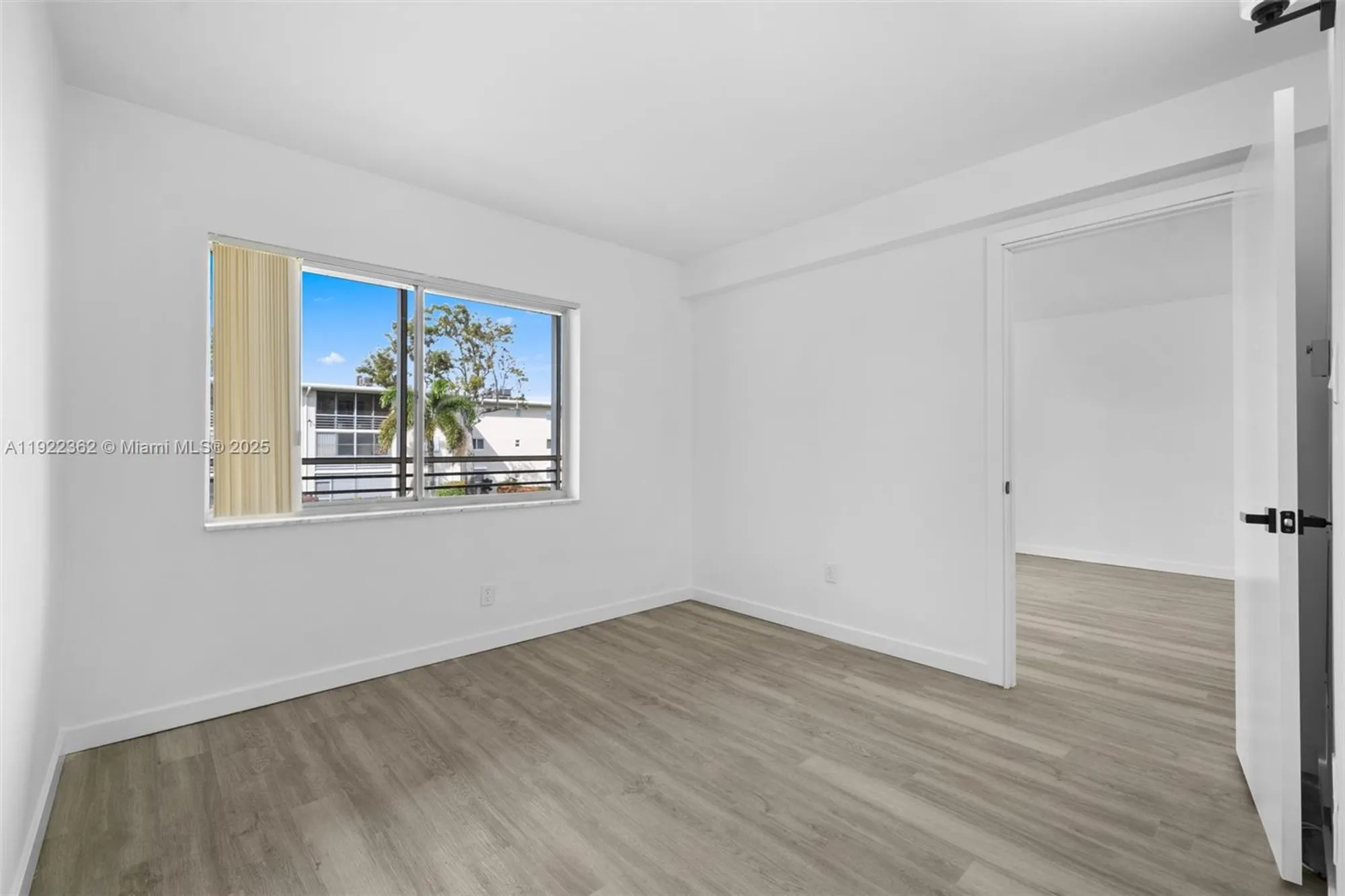 Property Slideshow image 16 of 37 | 2770 garden dr 201, Lake Worth, FL, 33461