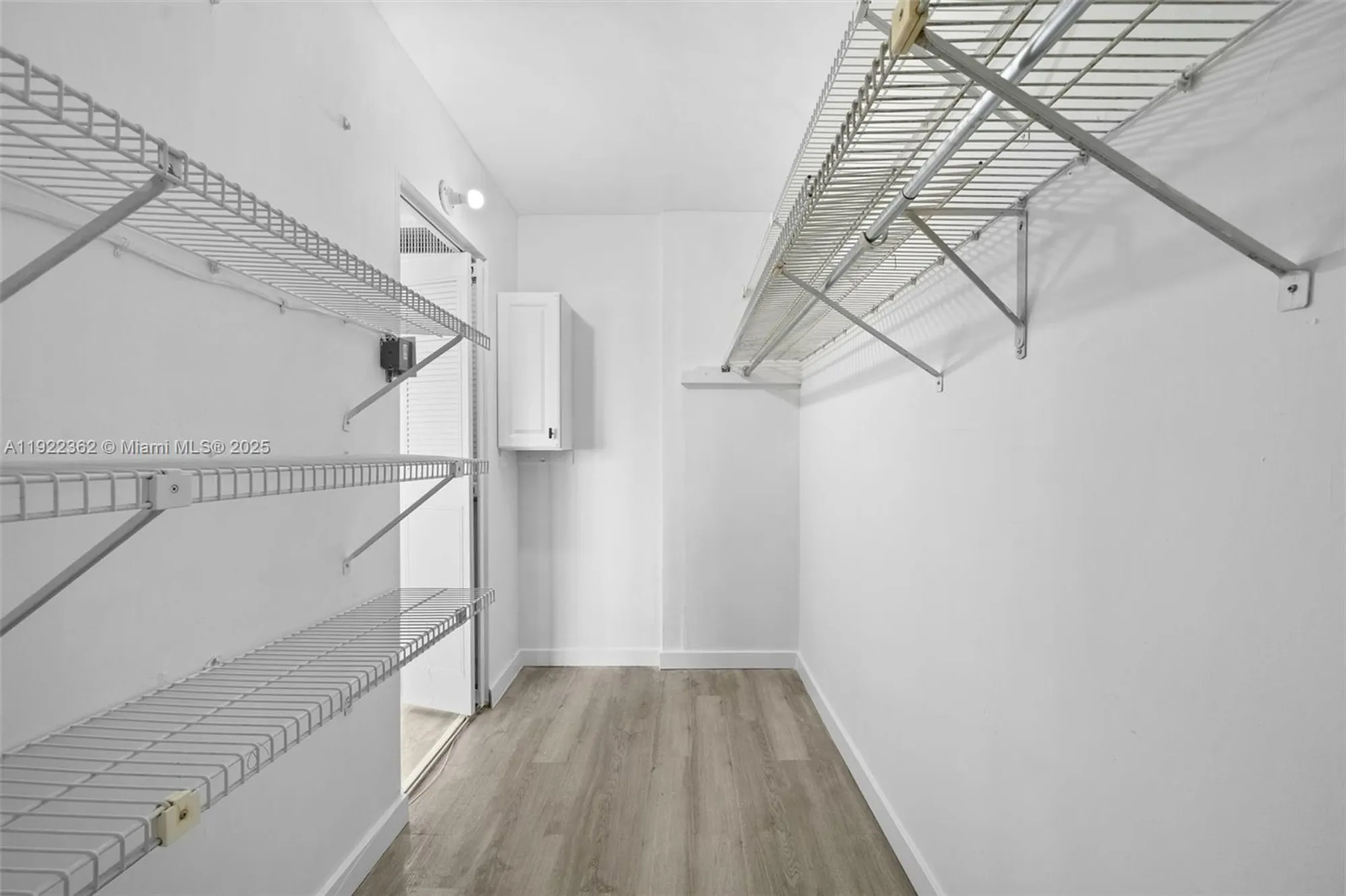 Property Slideshow image 18 of 37 | 2770 garden dr 201, Lake Worth, FL, 33461