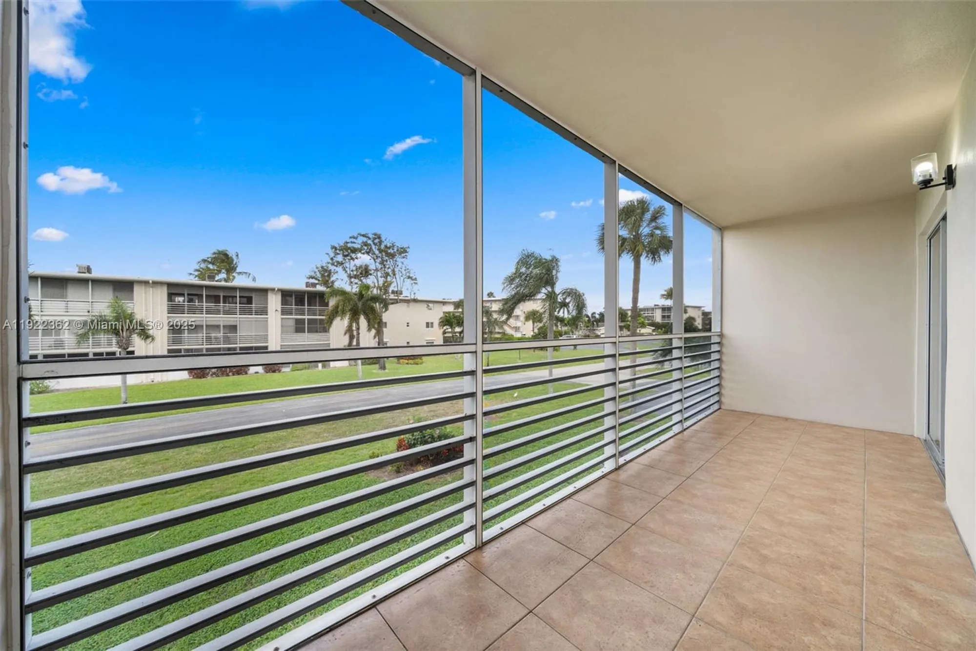 Property Slideshow image 10 of 37 | 2770 garden dr 201, Lake Worth, FL, 33461