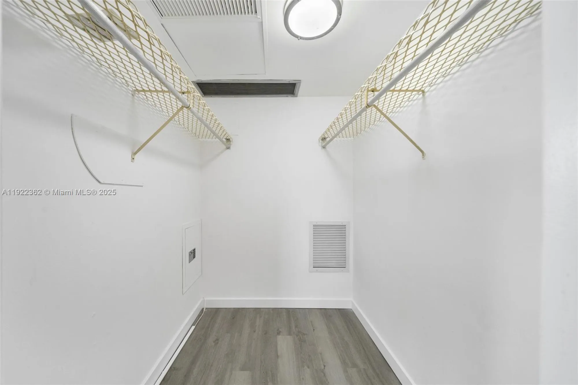 Property Slideshow image 24 of 37 | 2770 garden dr 201, Lake Worth, FL, 33461