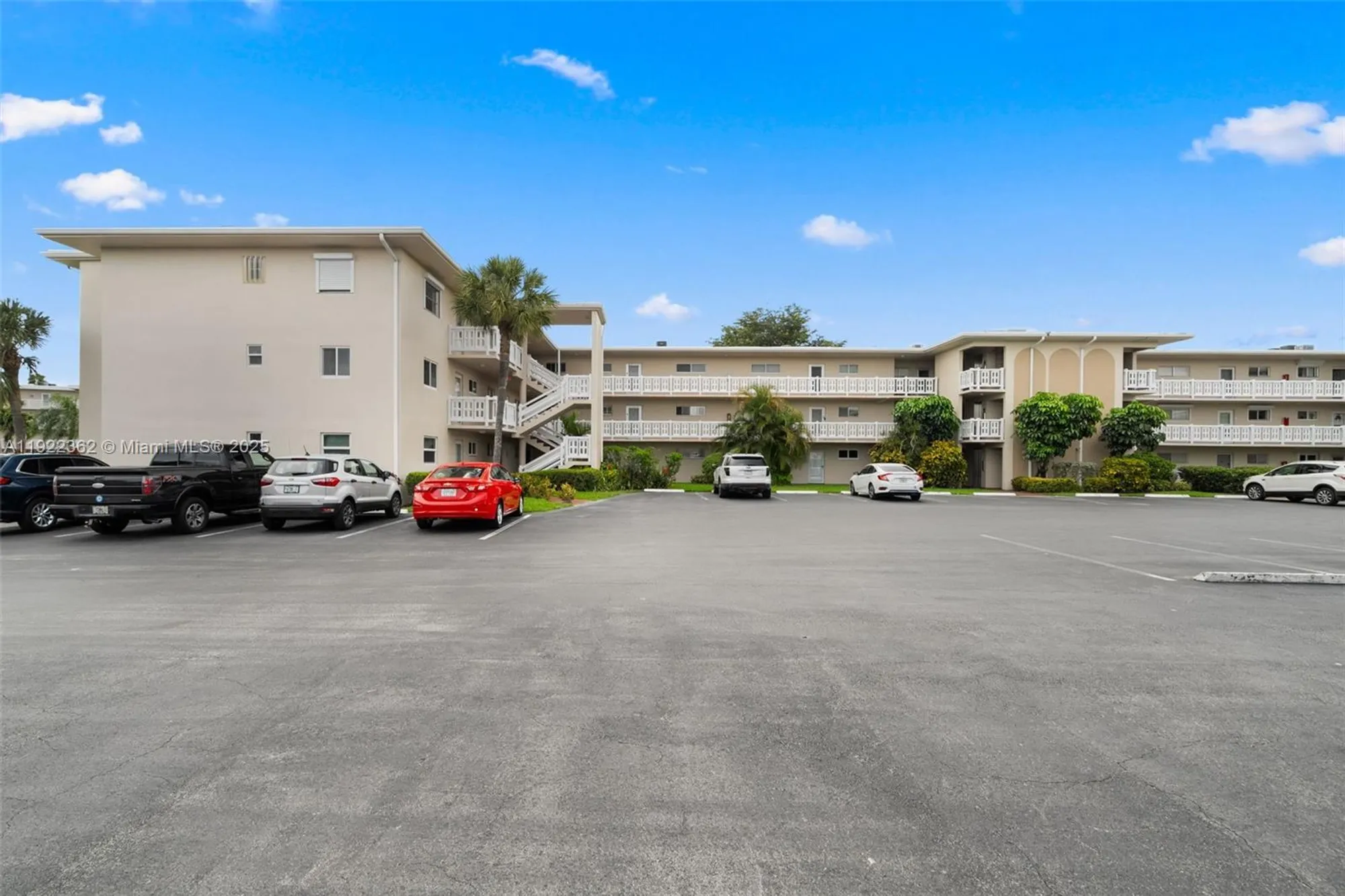 Property Slideshow image 2 of 37 | 2770 garden dr 201, Lake Worth, FL, 33461