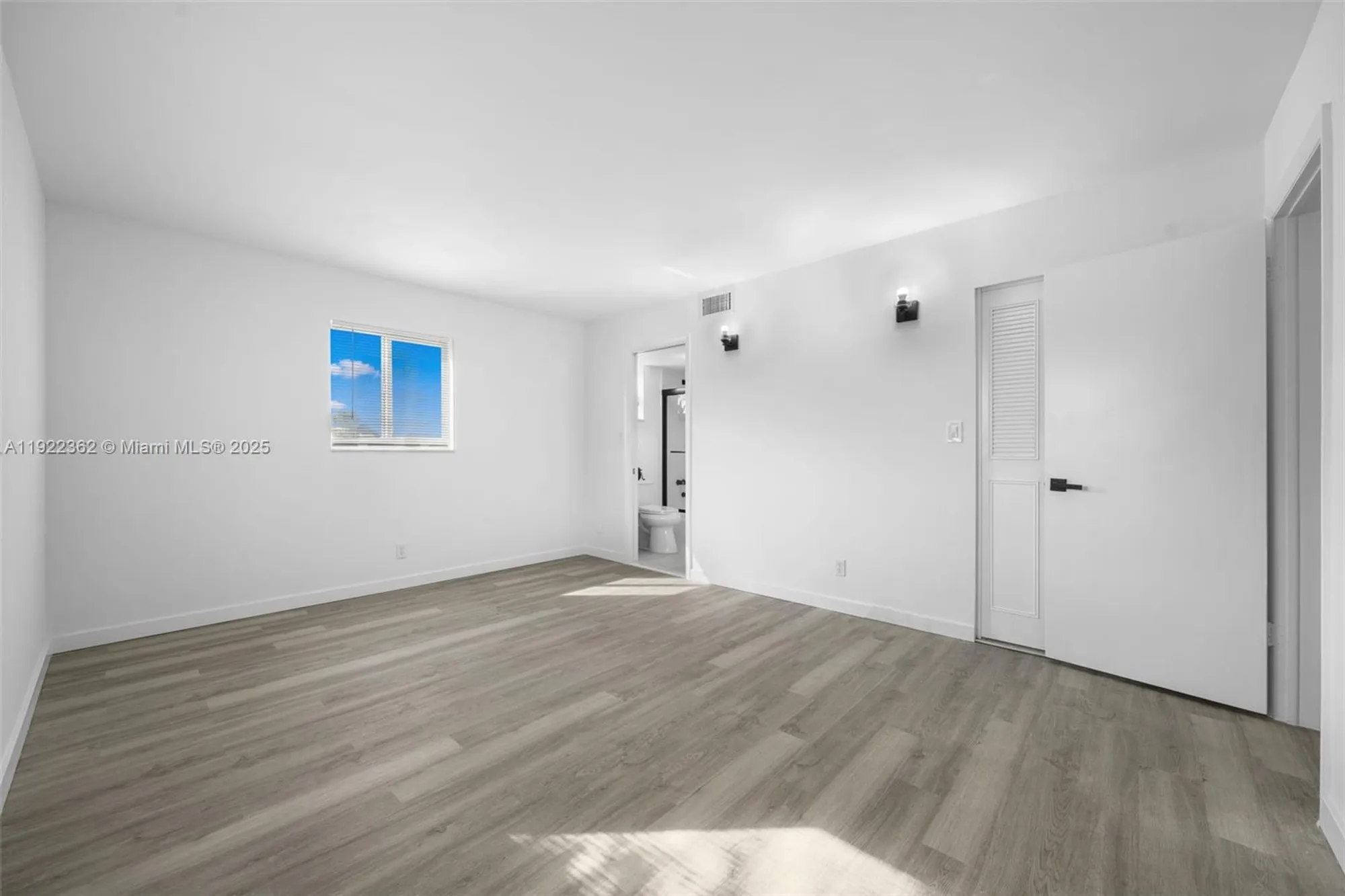 Property Slideshow image 22 of 37 | 2770 garden dr 201, Lake Worth, FL, 33461