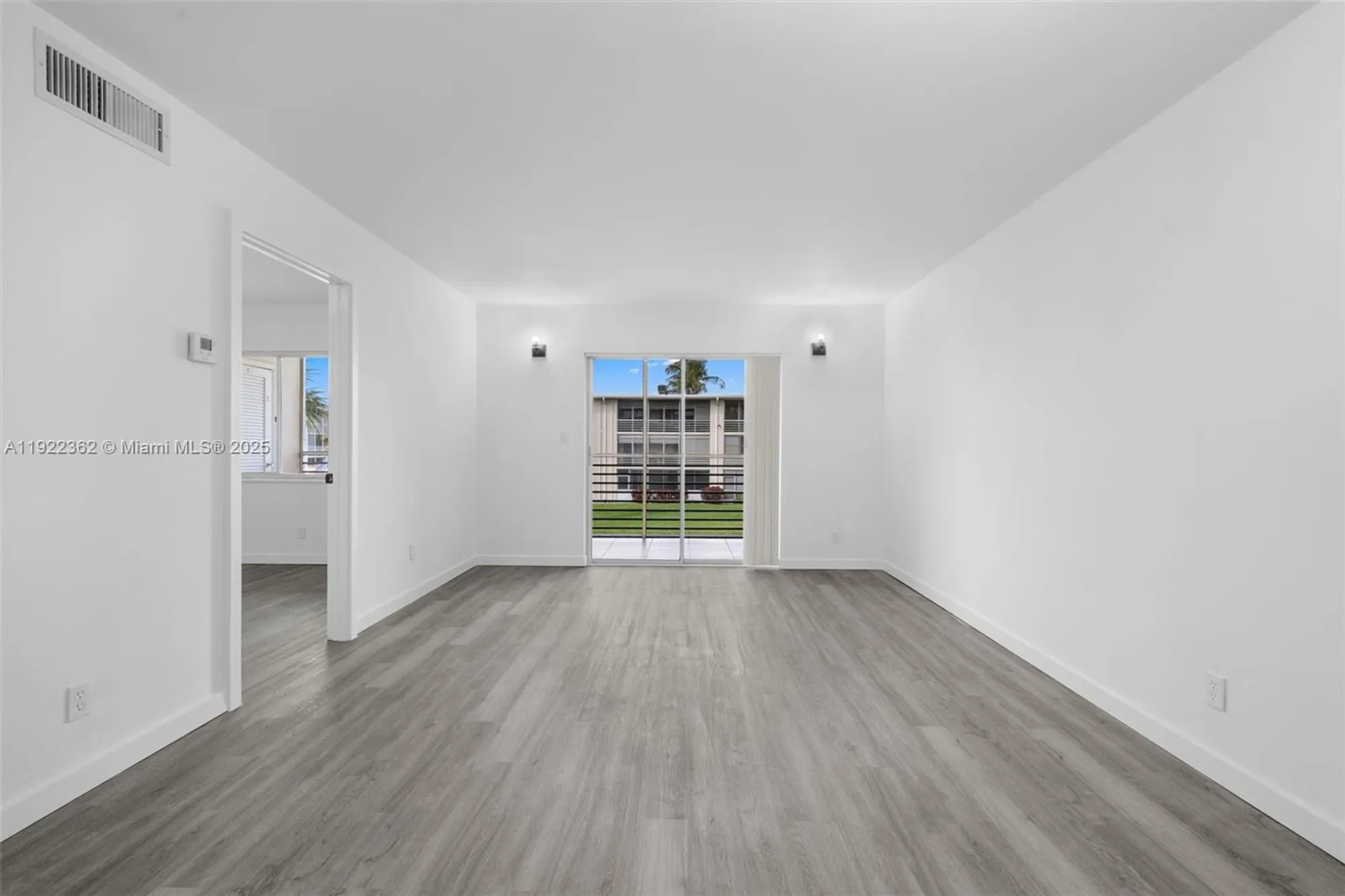 Property Slideshow image 7 of 37 | 2770 garden dr 201, Lake Worth, FL, 33461