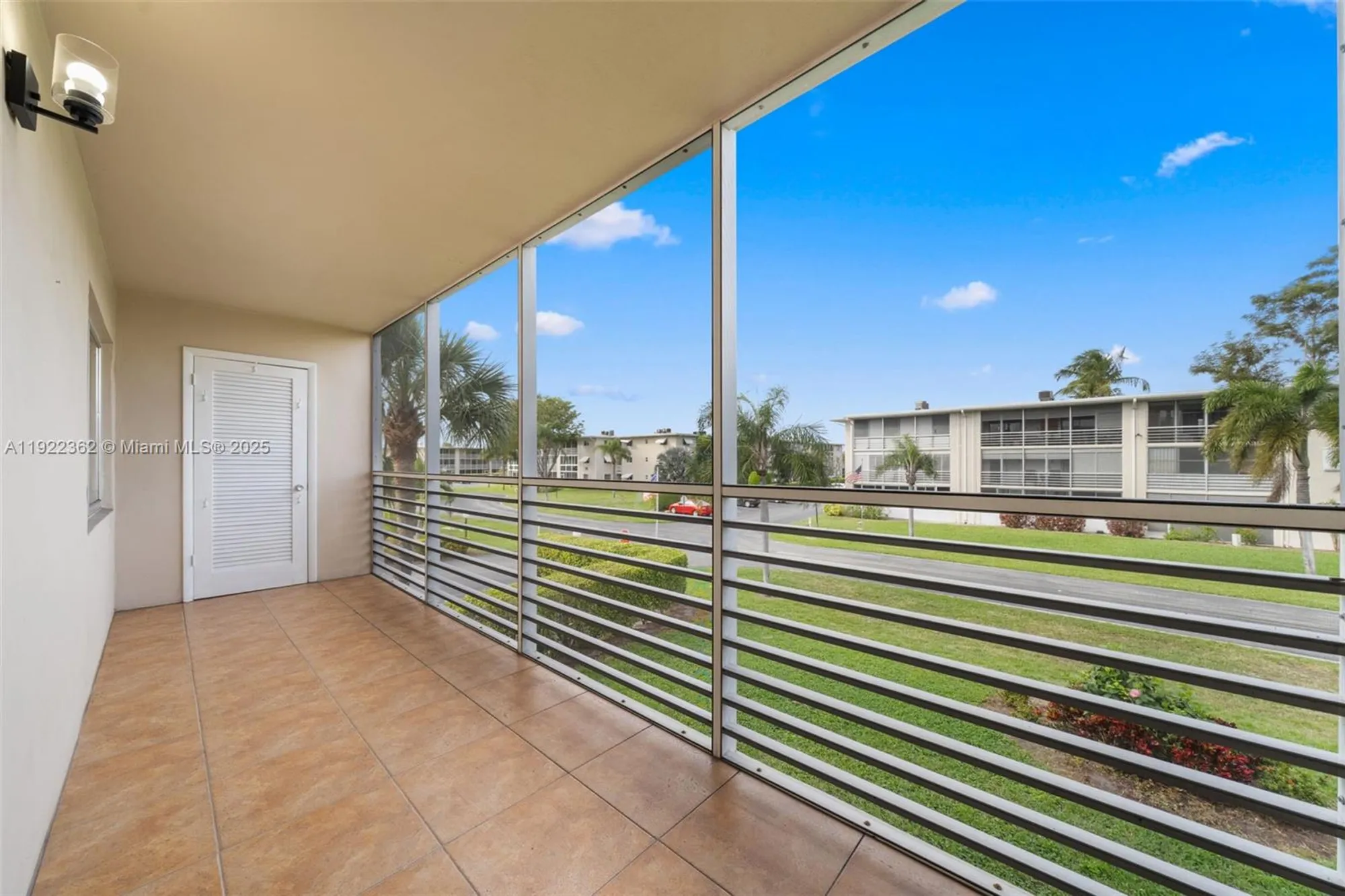 Property Slideshow image 8 of 37 | 2770 garden dr 201, Lake Worth, FL, 33461