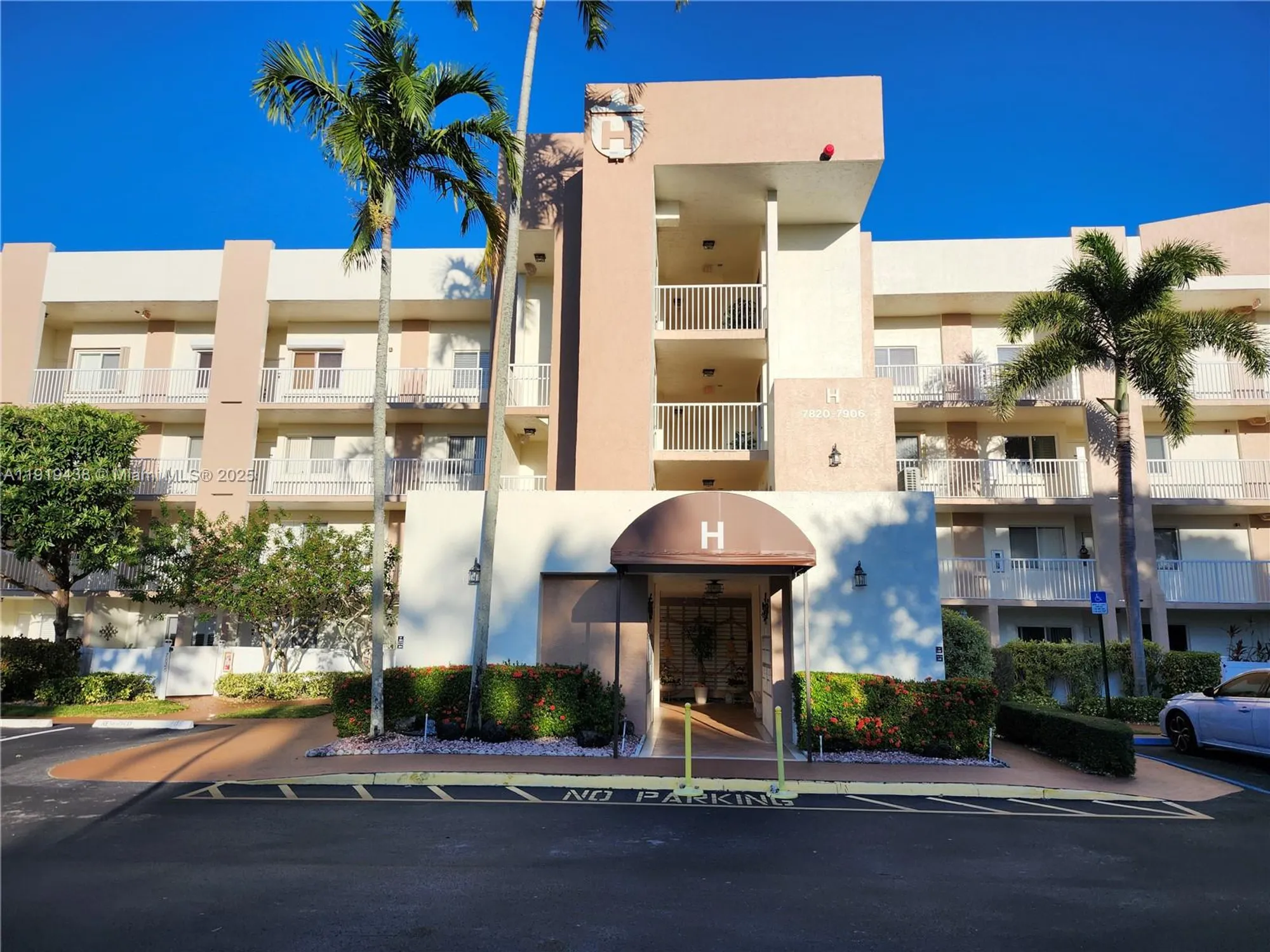 Property Slideshow image 1 of 15 | 7852 trent dr 206, Tamarac, FL, 33321