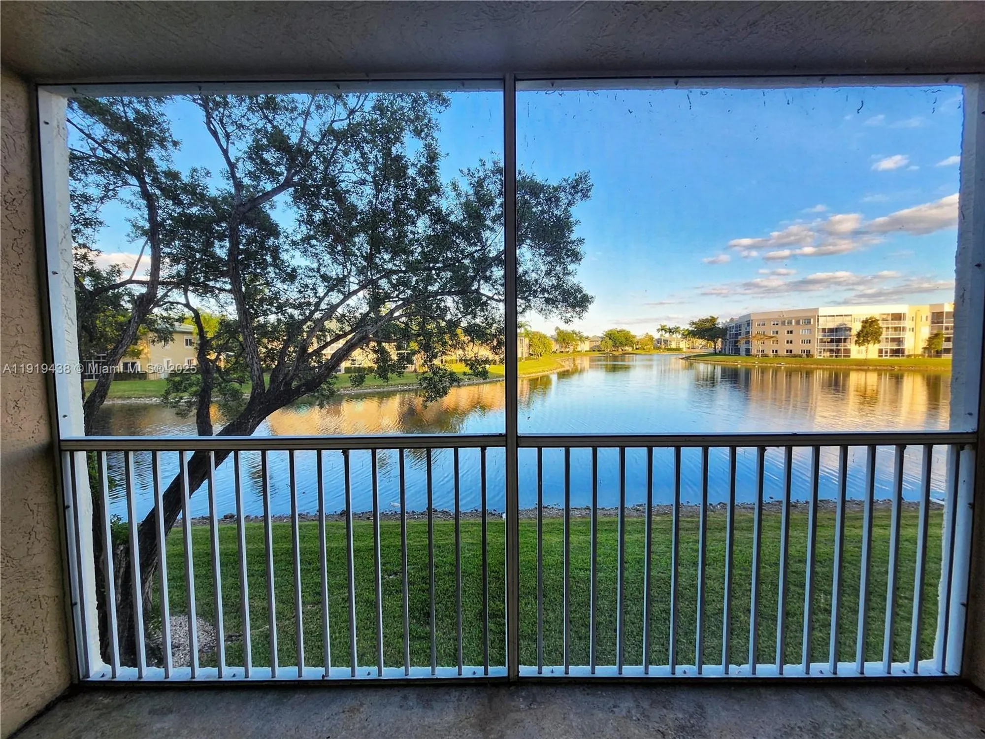 Property Slideshow image 7 of 15 | 7852 trent dr 206, Tamarac, FL, 33321