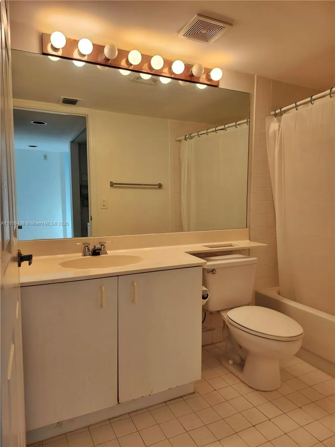 Property Slideshow image 9 of 15 | 7852 trent dr 206, Tamarac, FL, 33321