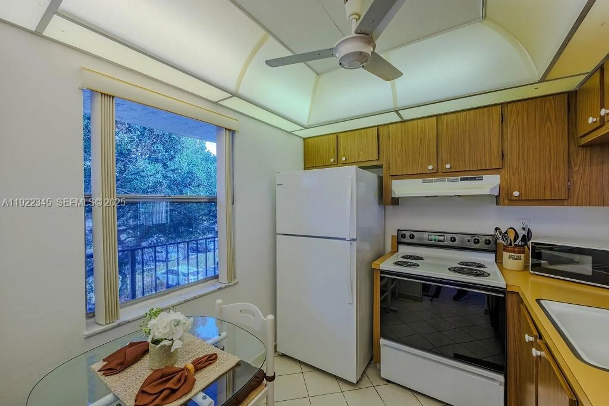 Property Slideshow image 8 of 27 | 9401 lime bay blvd 302, Tamarac, FL, 33321