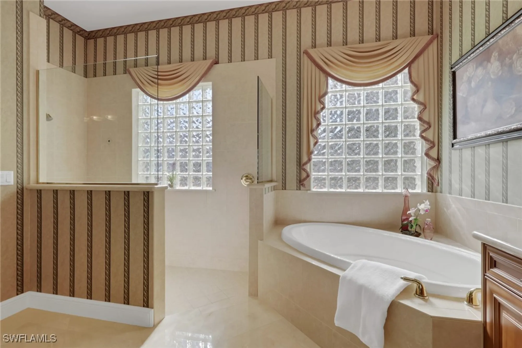 Property Slideshow image 15 of 31 | 904 glen lake cir, Naples, FL, 34119