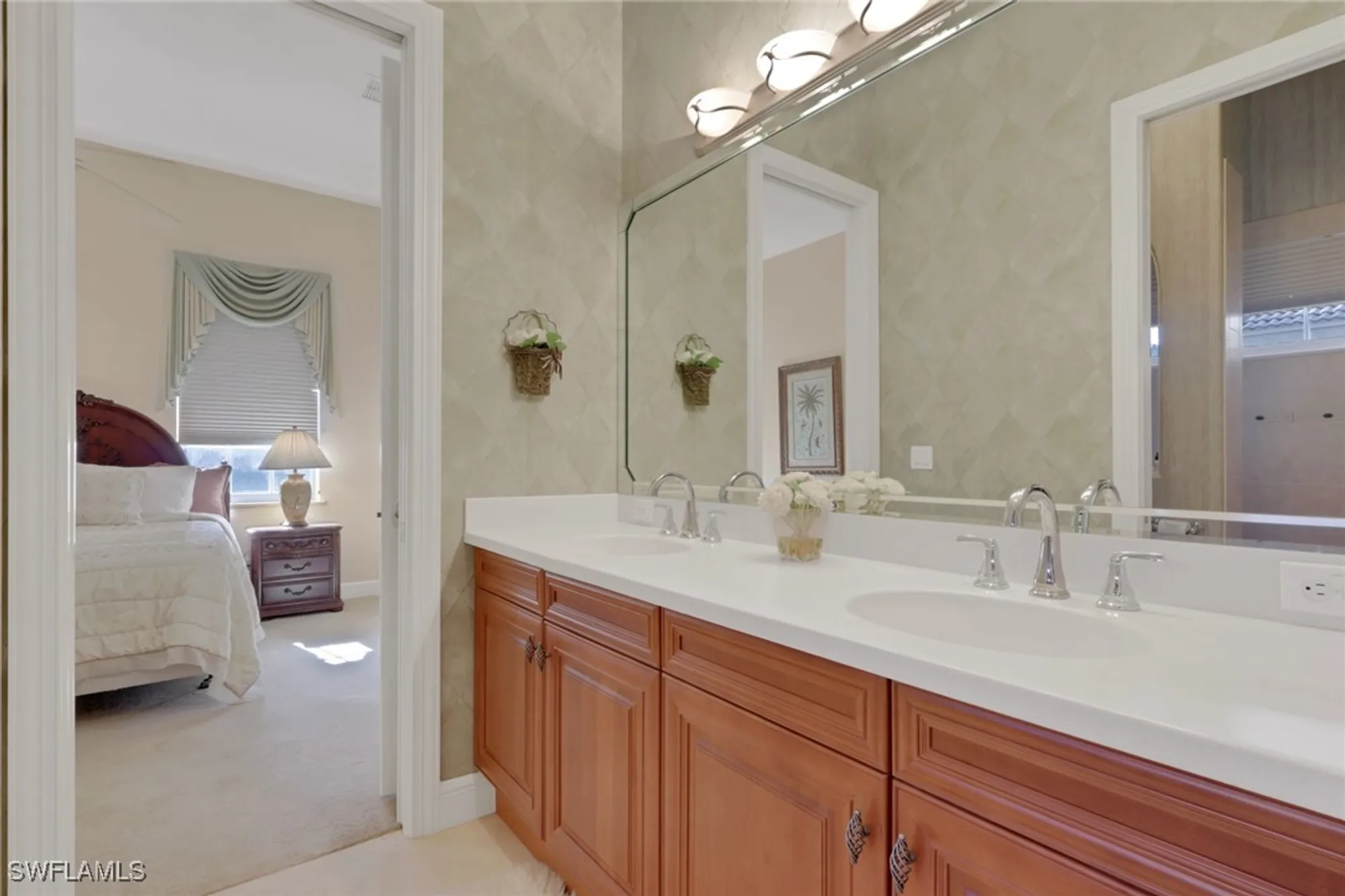 Property Slideshow image 17 of 31 | 904 glen lake cir, Naples, FL, 34119