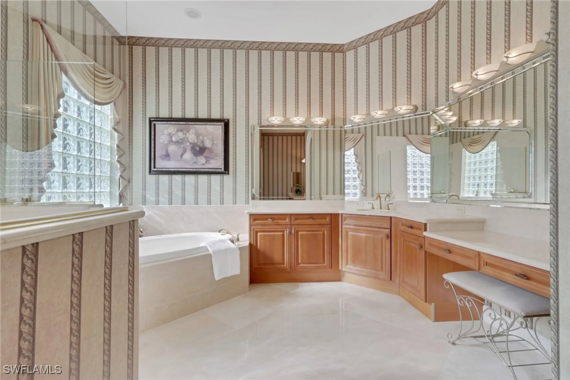 Property Slideshow image 13 of 31 | 904 glen lake cir, Naples, FL, 34119