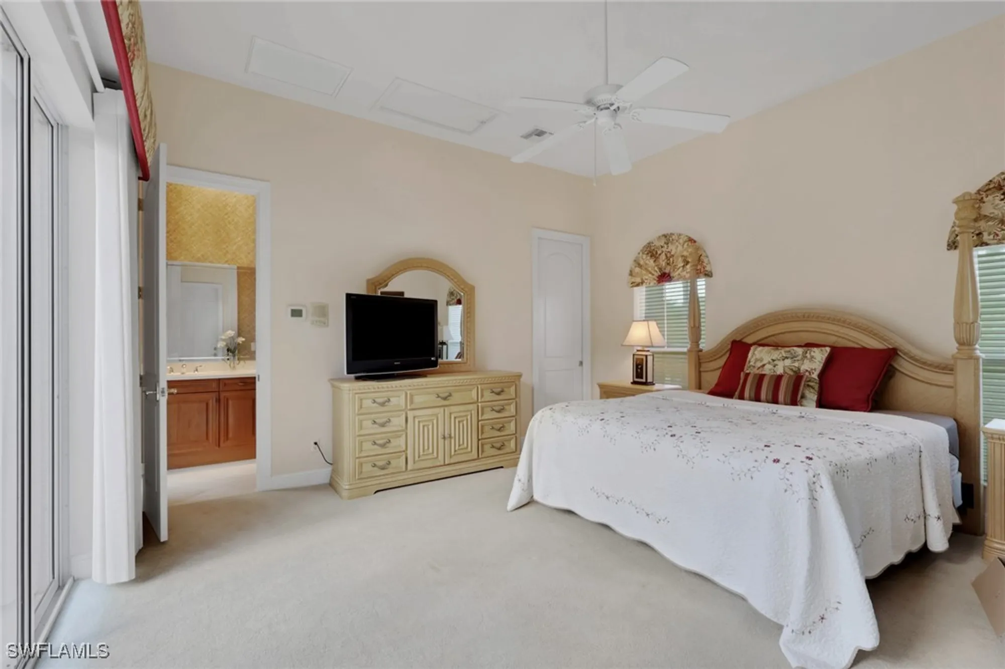 Property Slideshow image 28 of 31 | 904 glen lake cir, Naples, FL, 34119