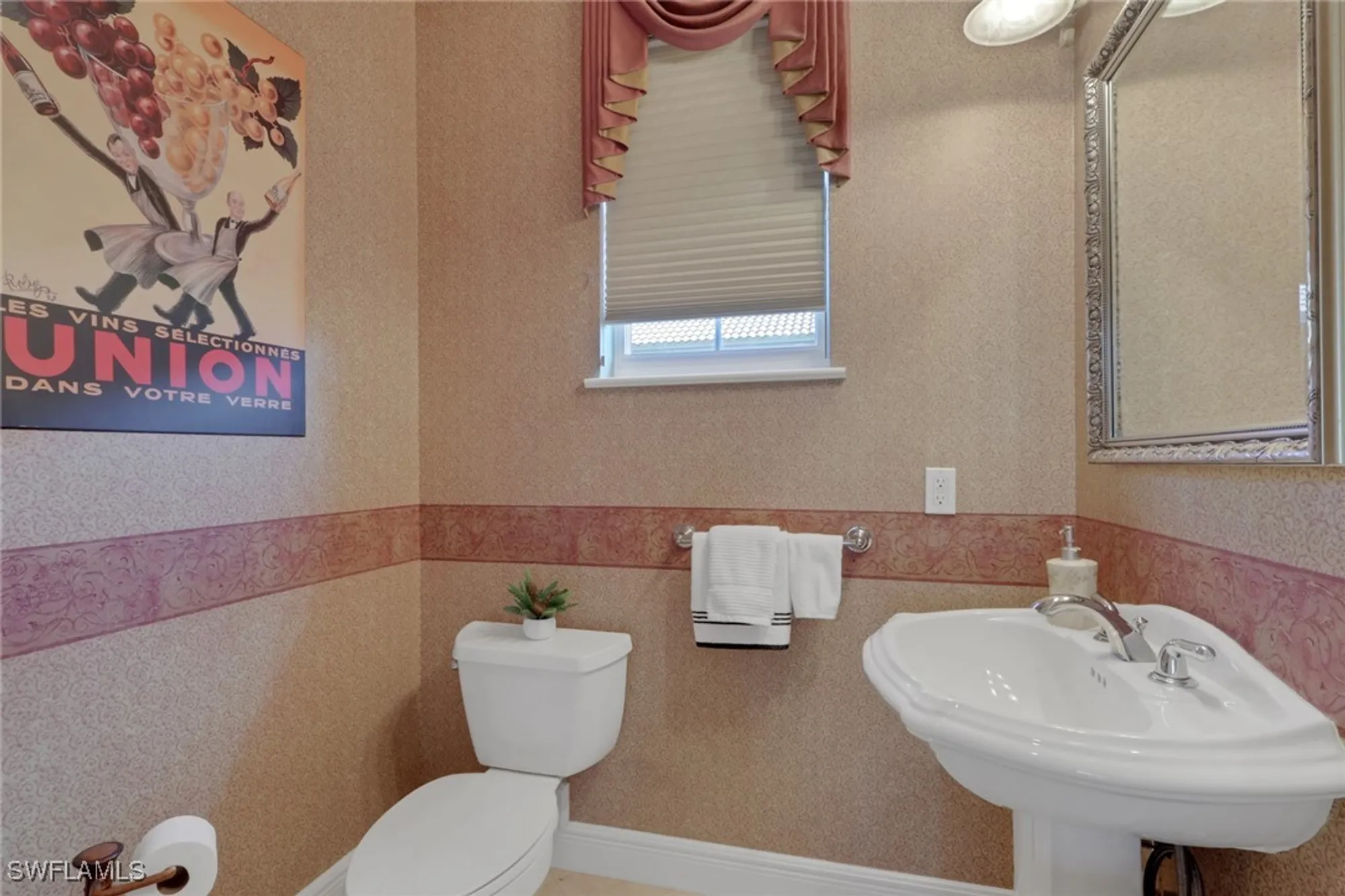 Property Slideshow image 23 of 31 | 904 glen lake cir, Naples, FL, 34119
