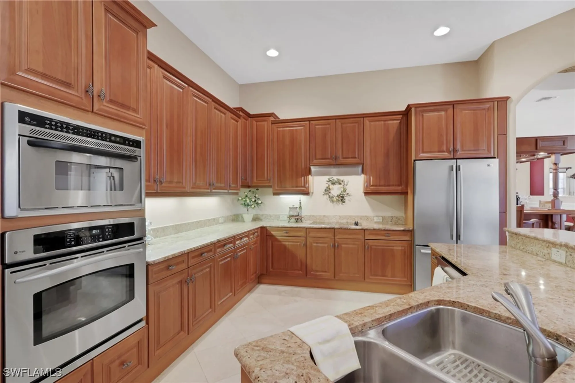 Property Slideshow image 6 of 31 | 904 glen lake cir, Naples, FL, 34119