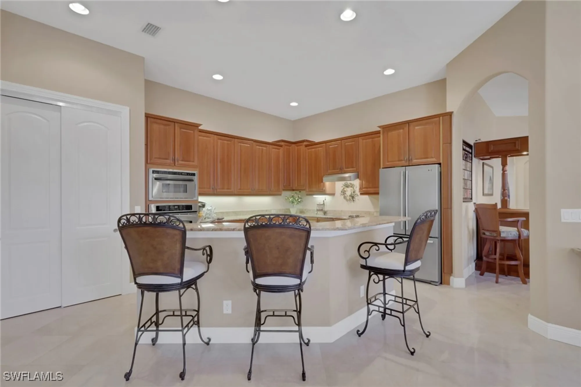 Property Slideshow image 9 of 31 | 904 glen lake cir, Naples, FL, 34119