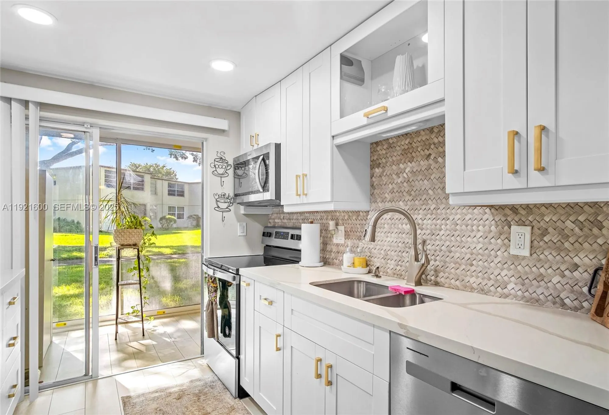 Property Slideshow image 1 of 24 | 19 abbey ln apt 104, Delray Beach, FL, 33446