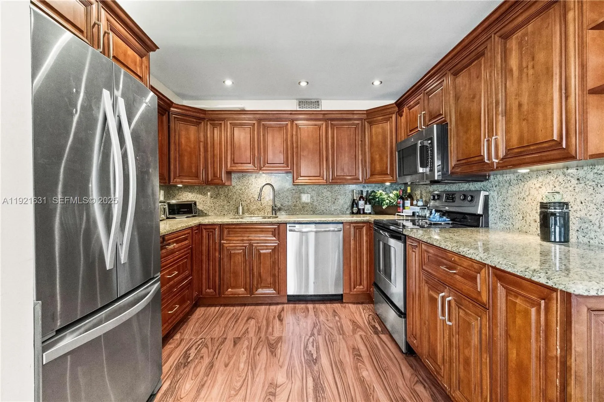 Property Slideshow image 14 of 38 | 105 wellington l, West Palm Beach, FL, 33417