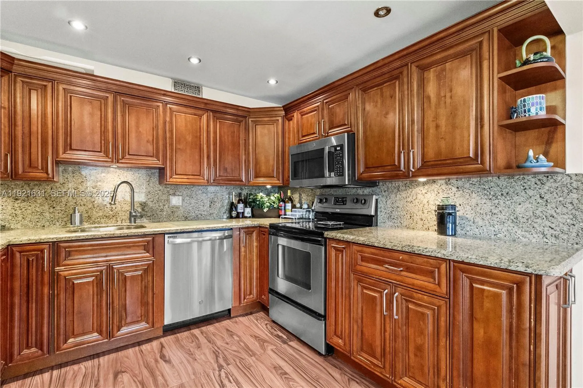 Property Slideshow image 16 of 38 | 105 wellington l, West Palm Beach, FL, 33417