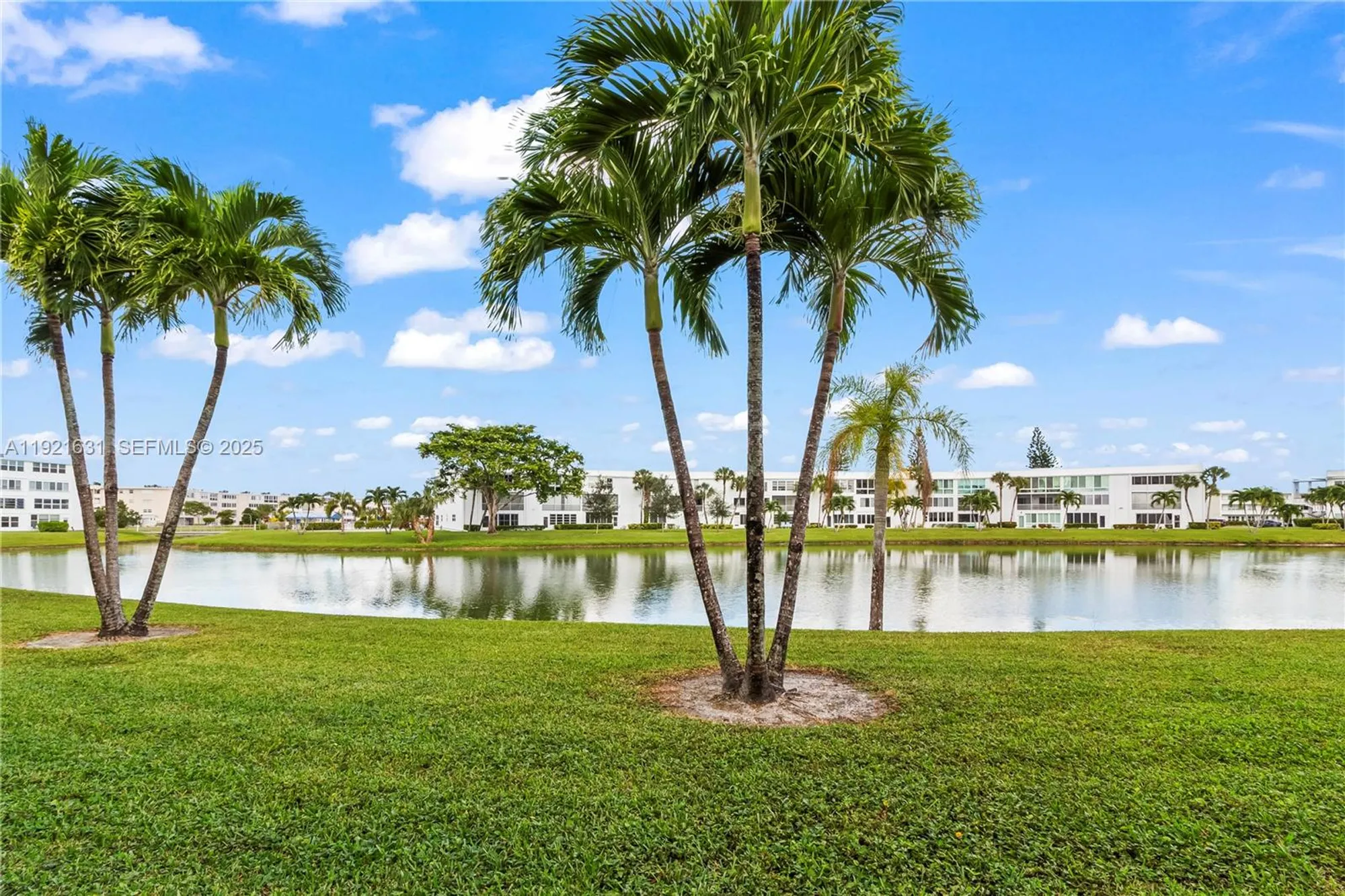 Property Slideshow image 32 of 38 | 105 wellington l, West Palm Beach, FL, 33417