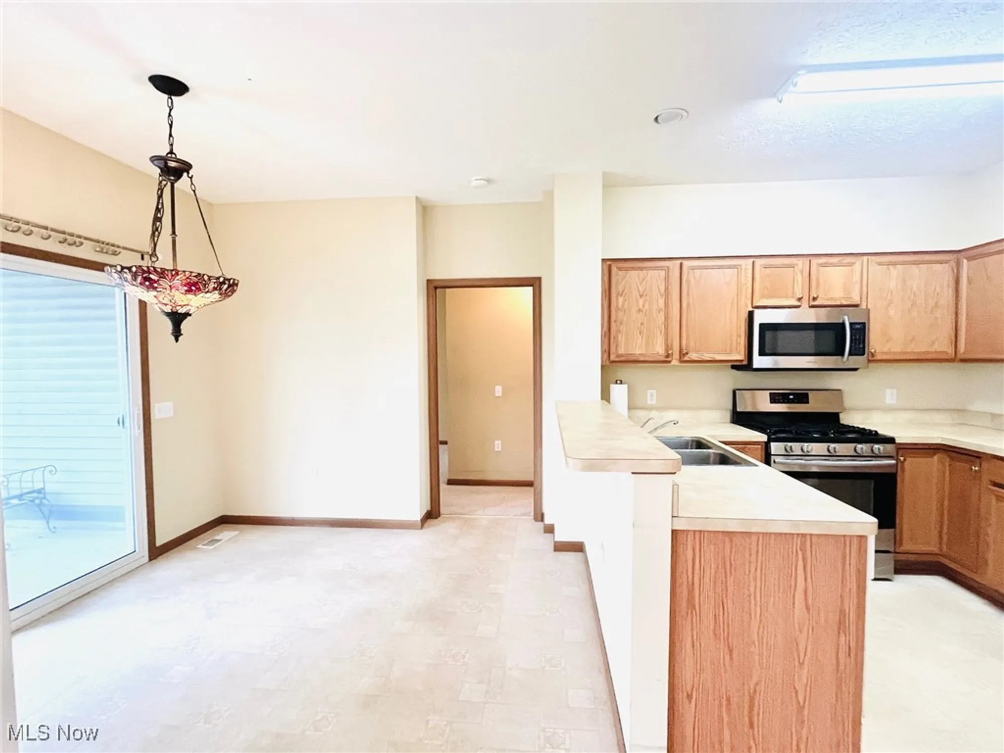 Property Slideshow image 14 of 42 | 2148 southampton ln, Avon, OH, 44011