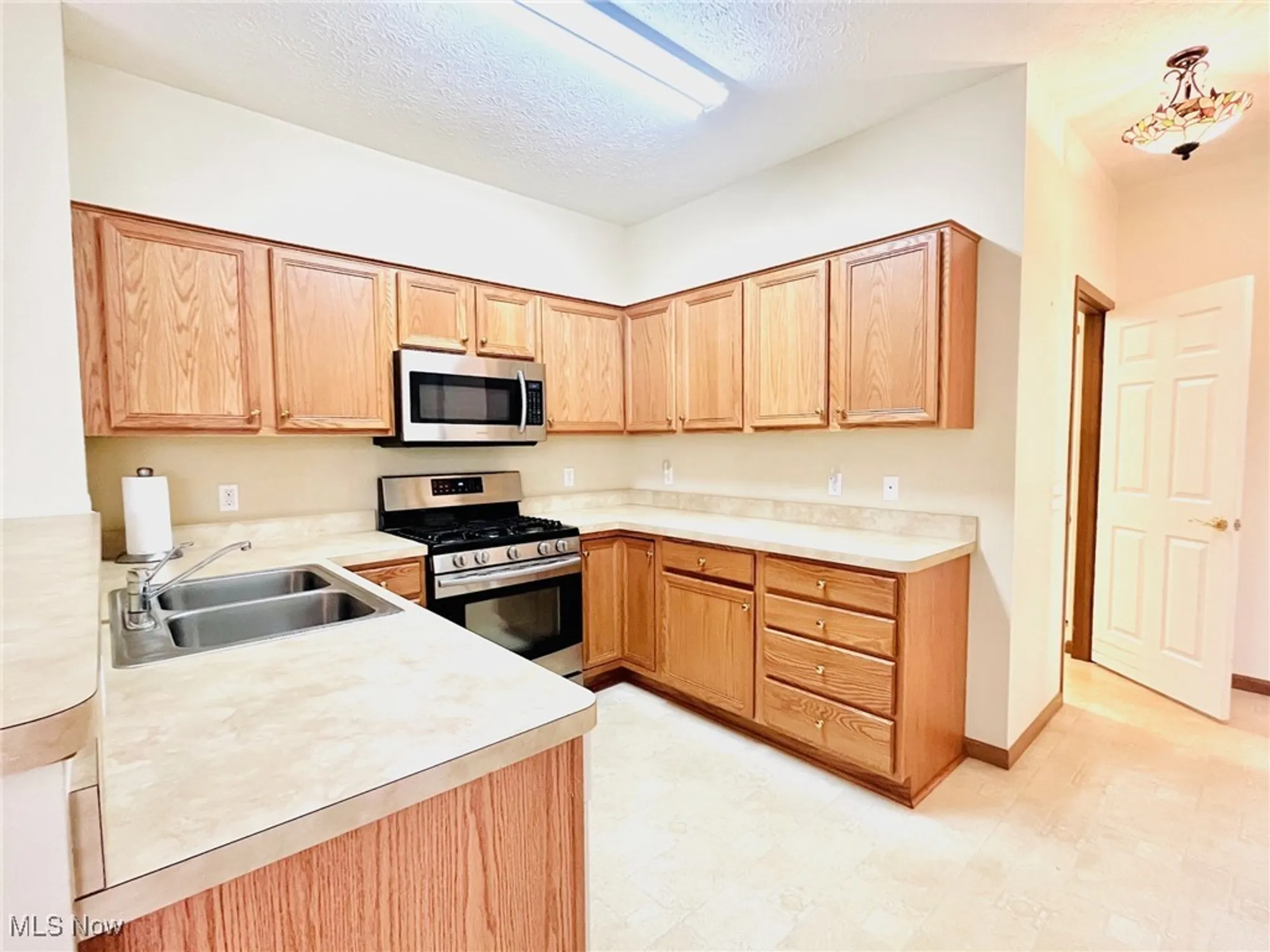 Property Slideshow image 15 of 42 | 2148 southampton ln, Avon, OH, 44011