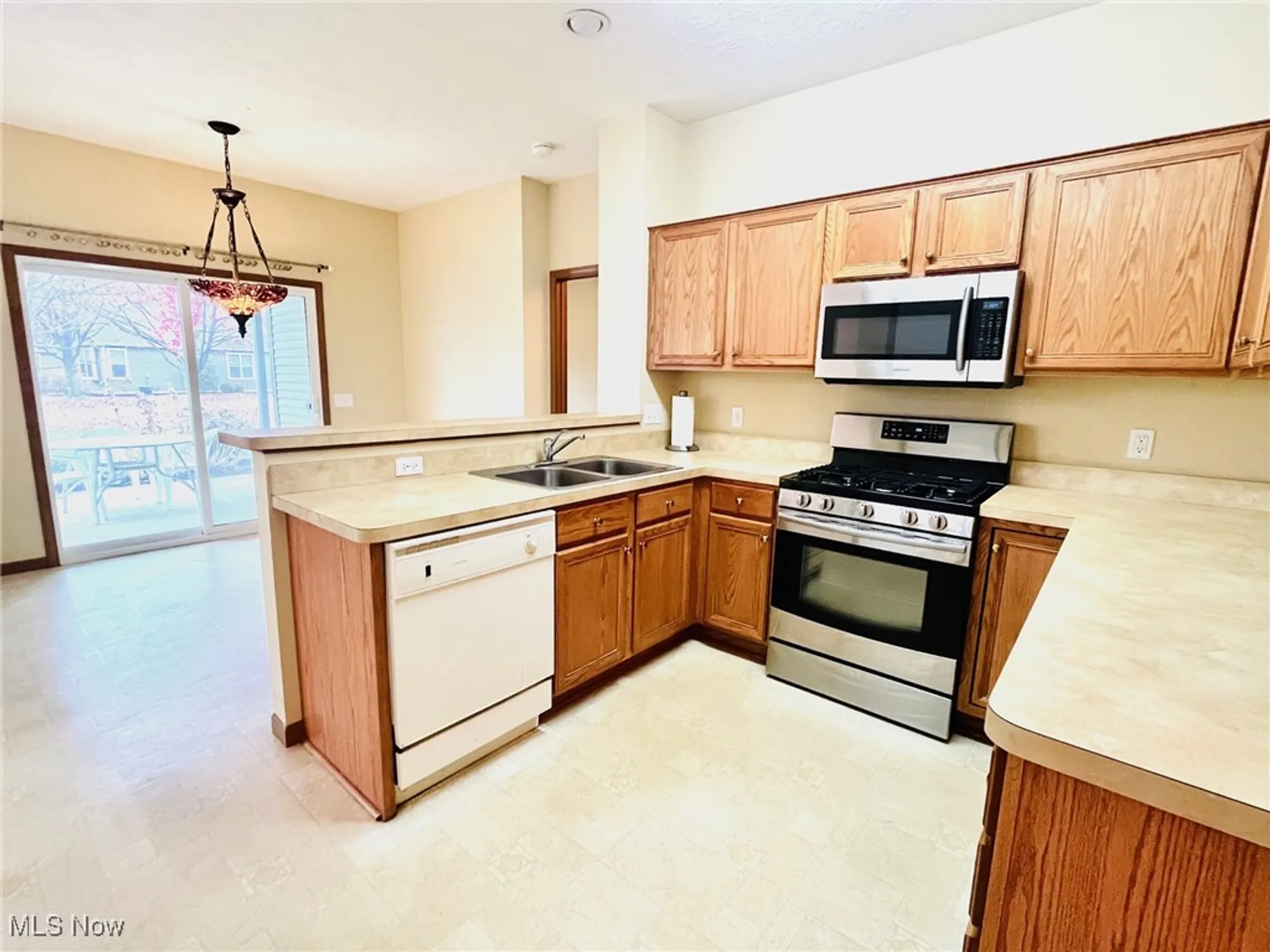 Property Slideshow image 17 of 42 | 2148 southampton ln, Avon, OH, 44011