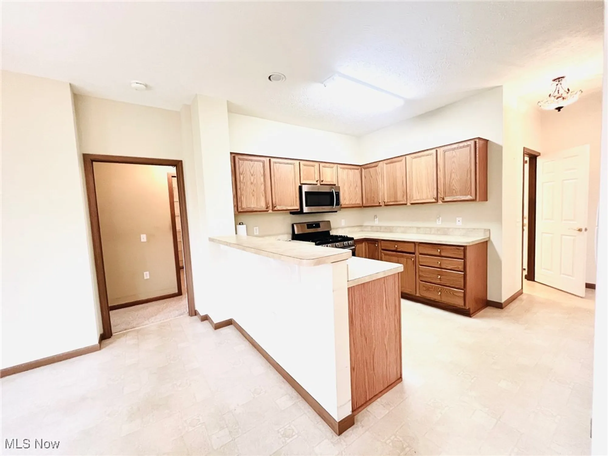 Property Slideshow image 13 of 42 | 2148 southampton ln, Avon, OH, 44011