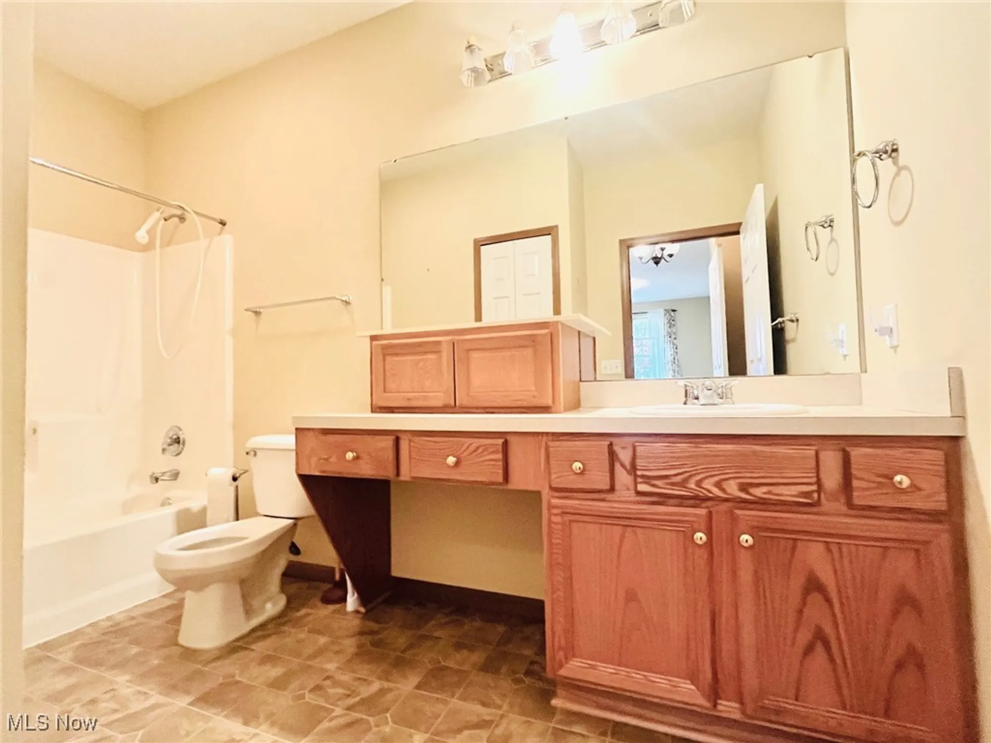 Property Slideshow image 25 of 42 | 2148 southampton ln, Avon, OH, 44011
