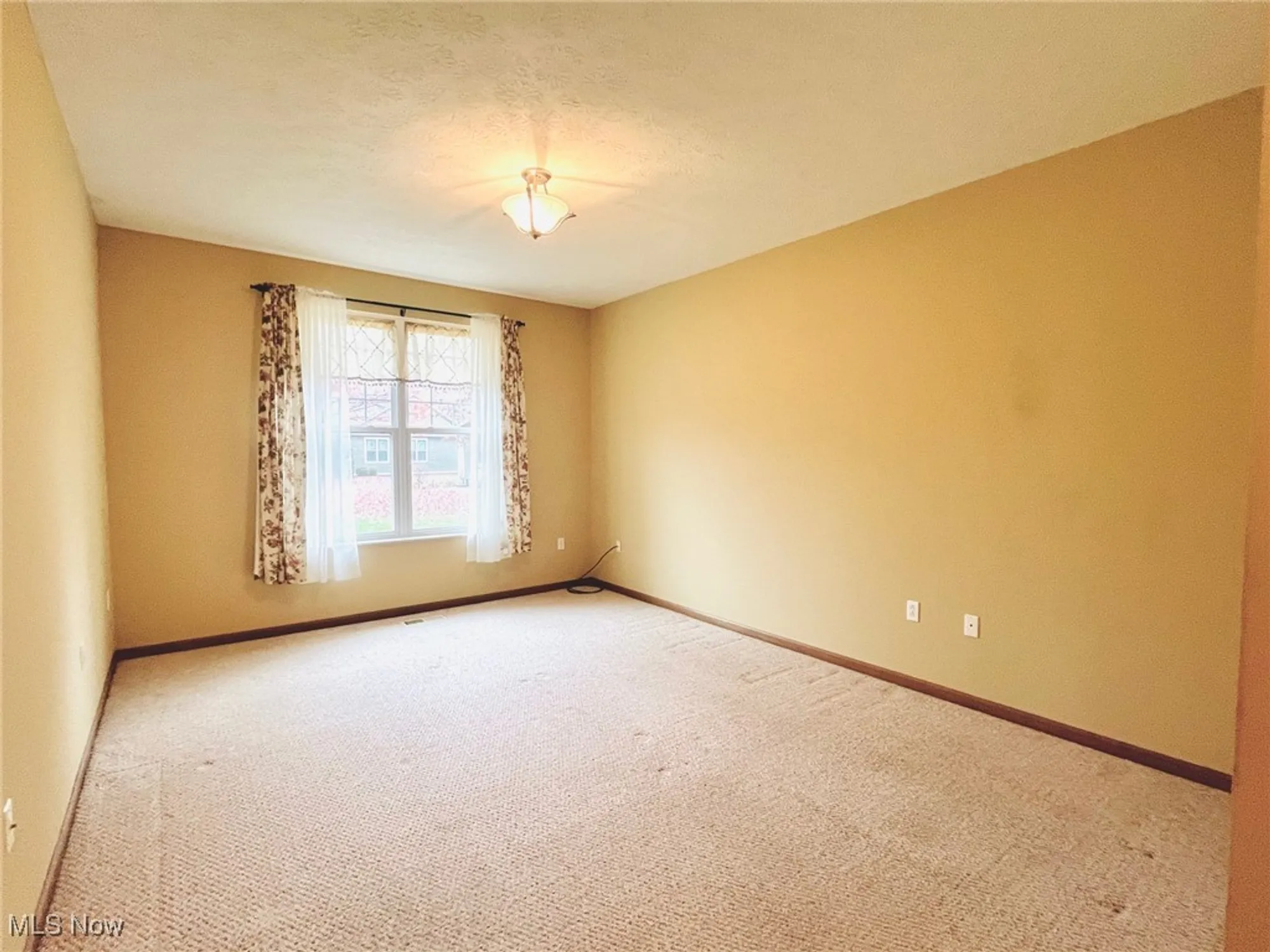 Property Slideshow image 21 of 42 | 2148 southampton ln, Avon, OH, 44011