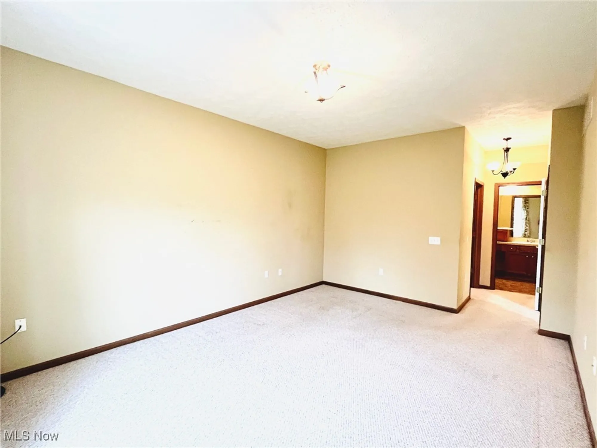 Property Slideshow image 23 of 42 | 2148 southampton ln, Avon, OH, 44011