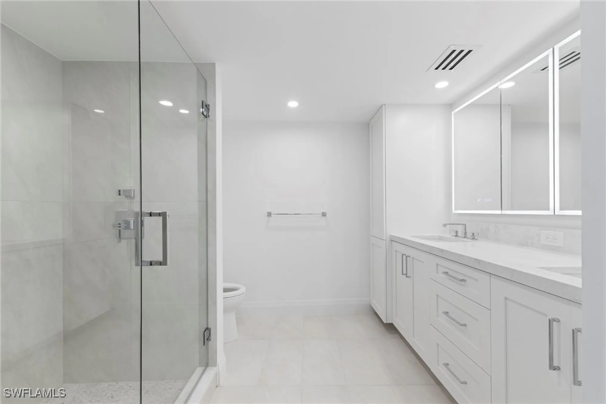 Property Slideshow image 14 of 29 | 2388 gulf shore blvd n # 204, Naples, FL, 34103