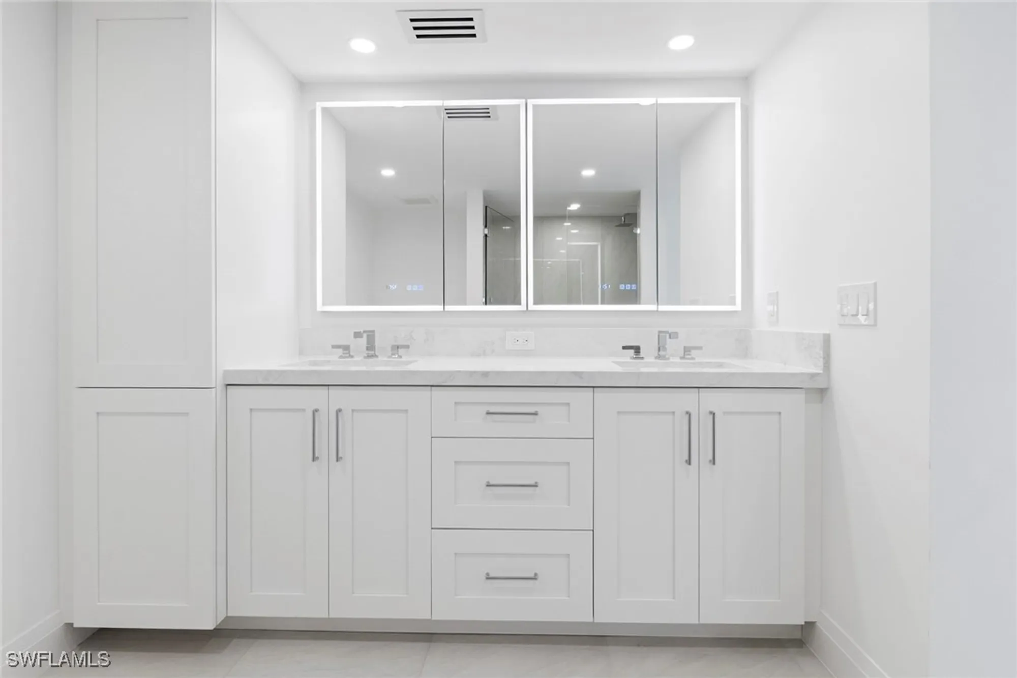 Property Slideshow image 15 of 29 | 2388 gulf shore blvd n # 204, Naples, FL, 34103