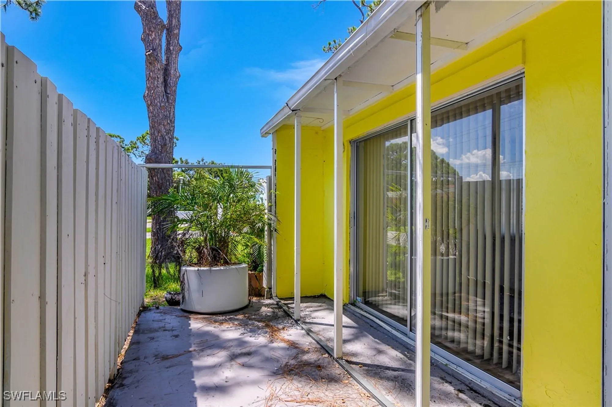 Property Slideshow image 16 of 27 | 3538 silver pine ct 87, Sarasota, FL, 34231
