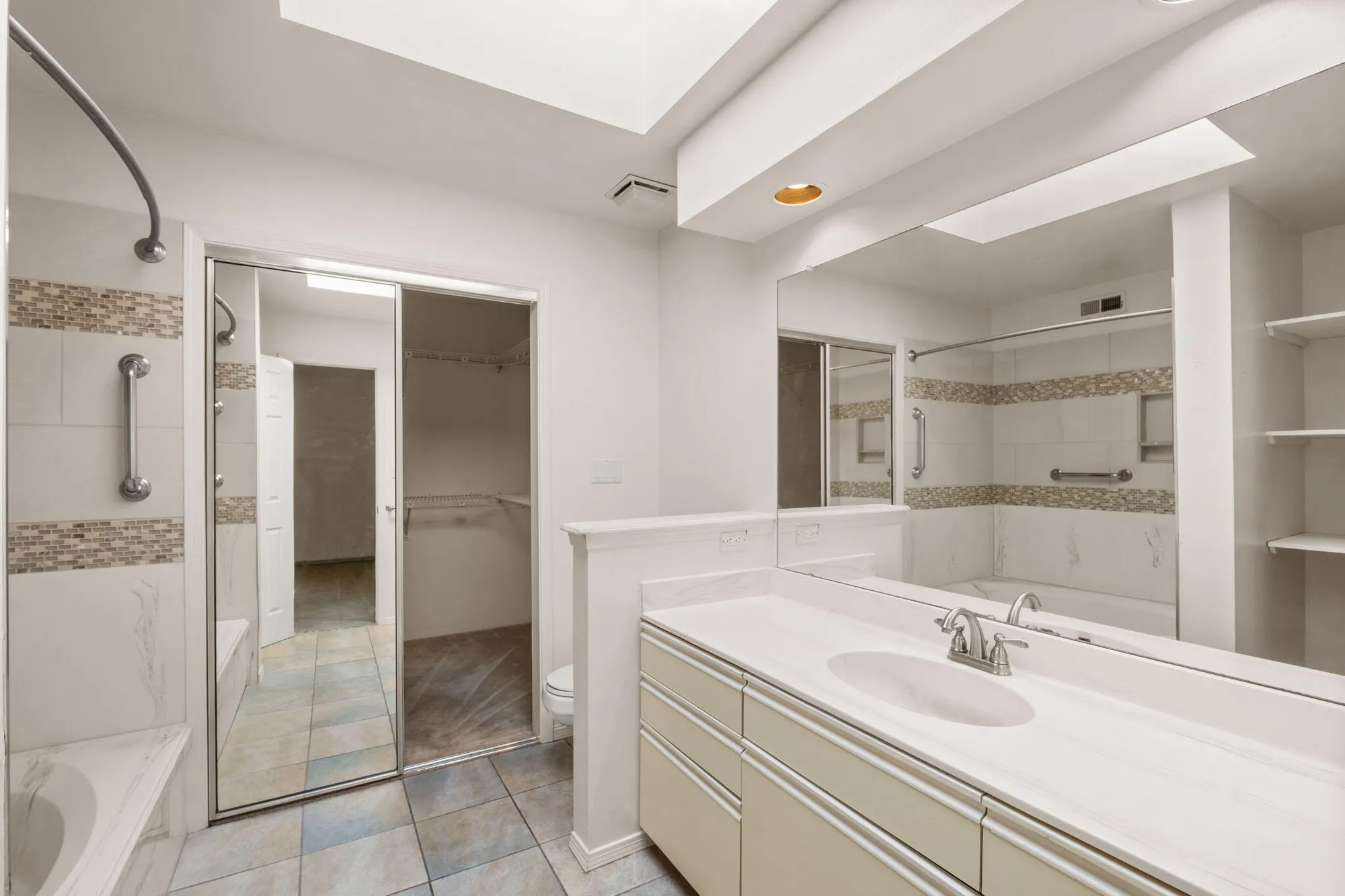 Property Slideshow image 15 of 20 | 504 eastlake dr, Rio Rancho, NM, 87124