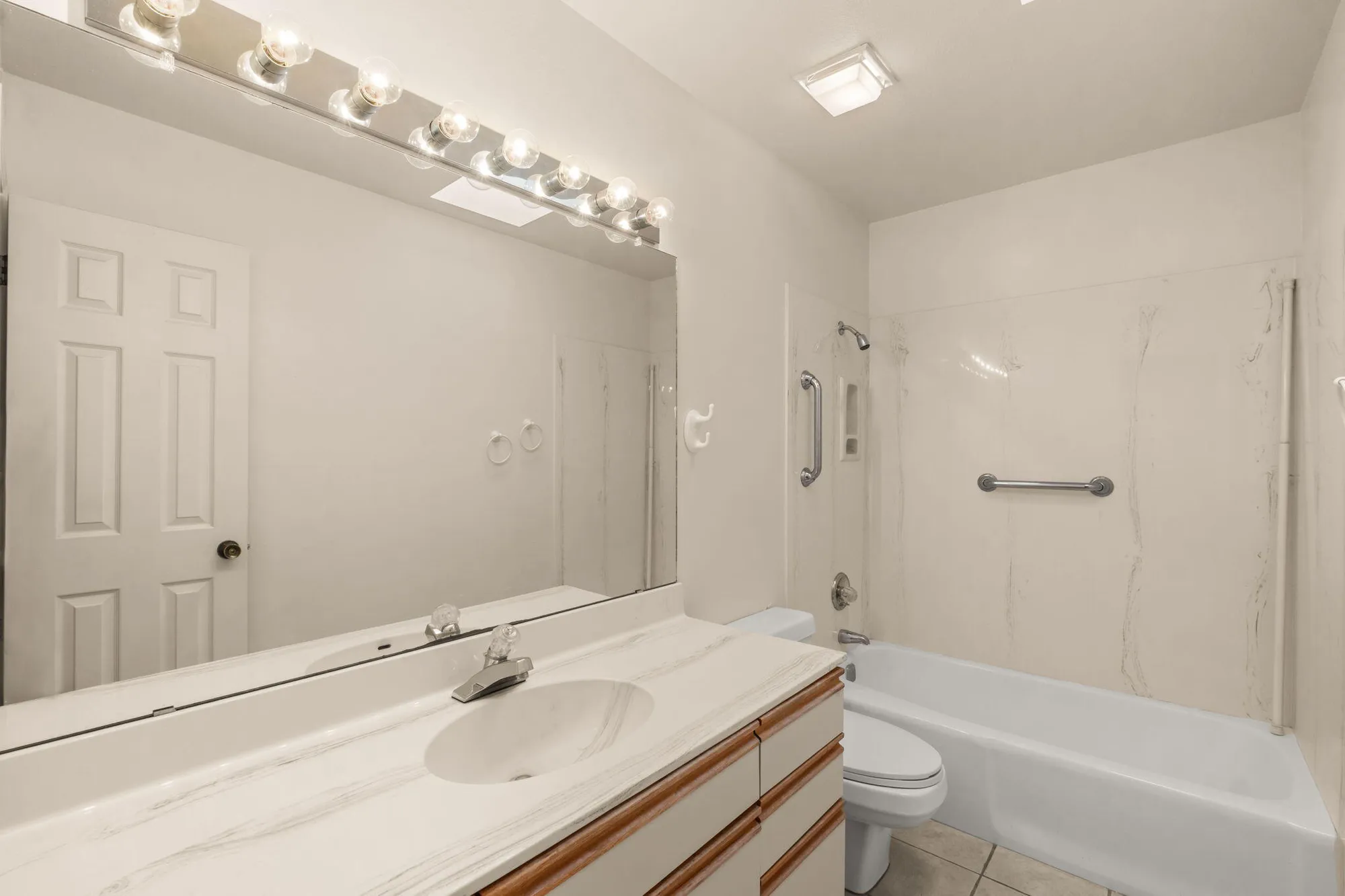 Property Slideshow image 17 of 20 | 504 eastlake dr, Rio Rancho, NM, 87124