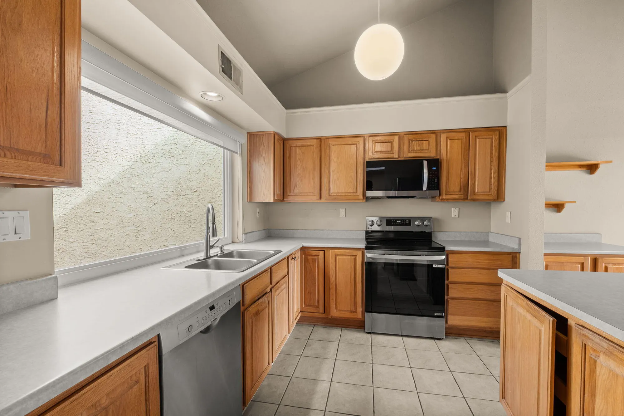 Property Slideshow image 12 of 20 | 504 eastlake dr, Rio Rancho, NM, 87124