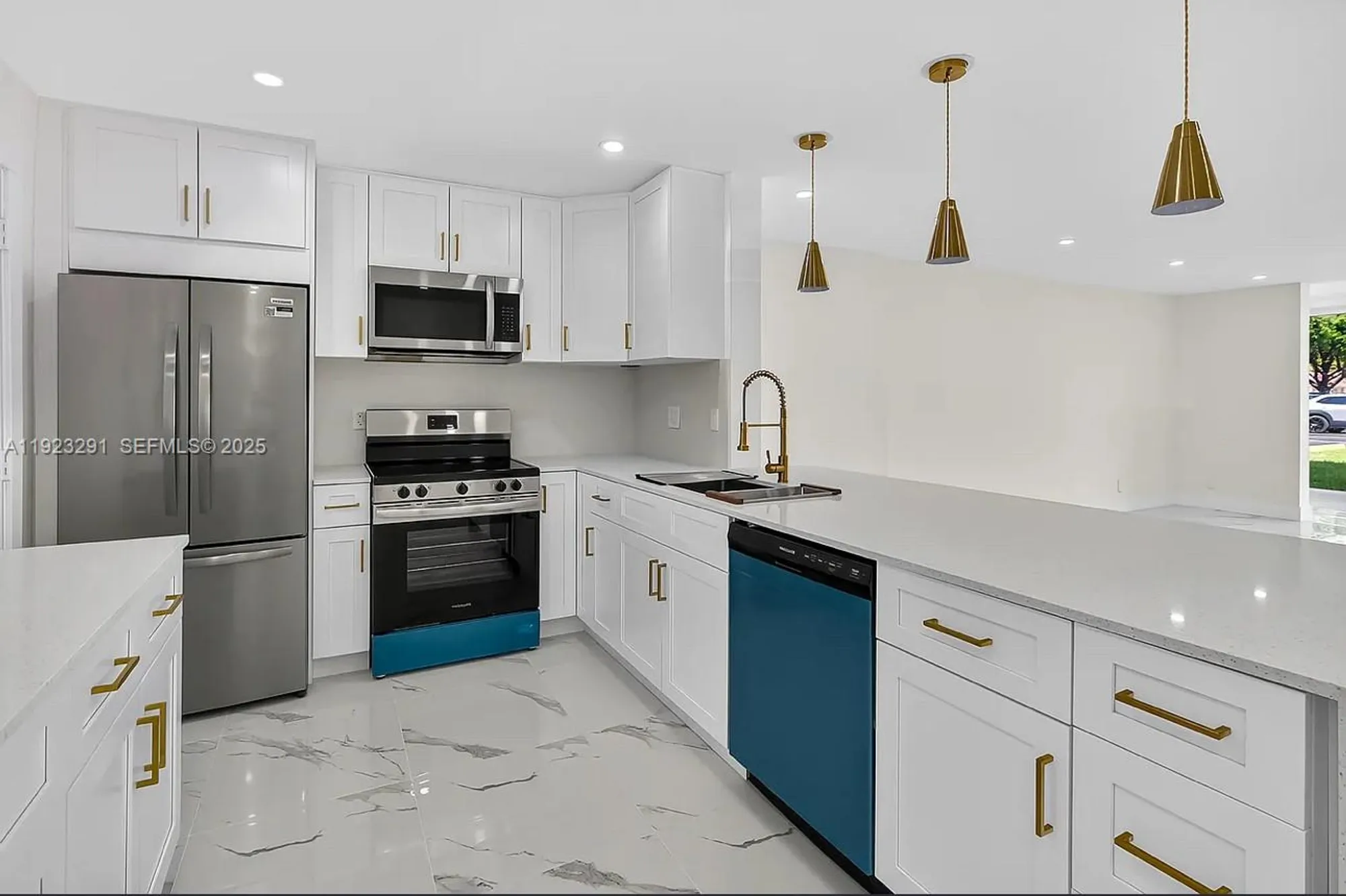 Property Slideshow image 15 of 17 | 201 se 11th ter 102, Dania Beach, FL, 33004