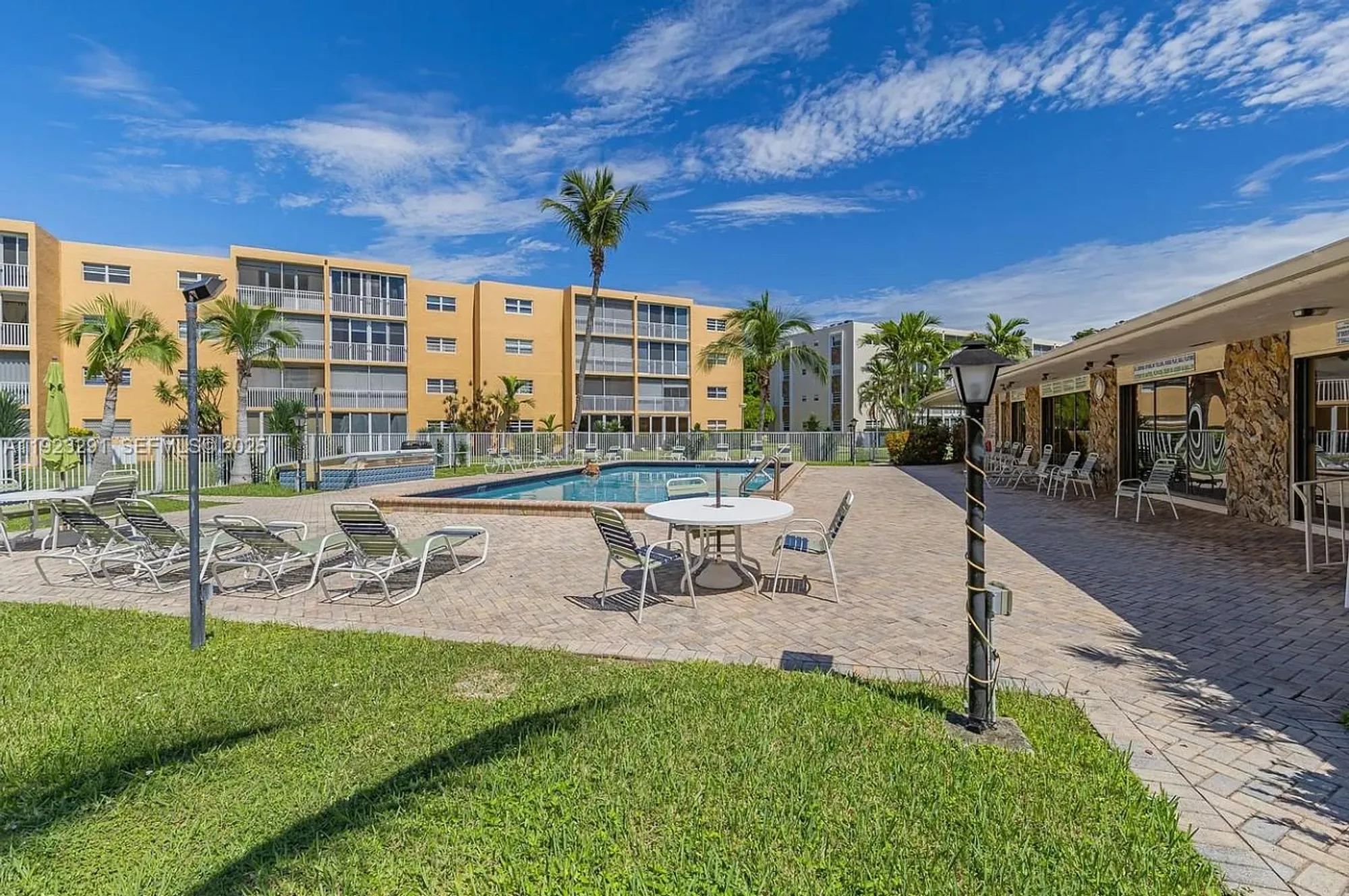 Property Slideshow image 17 of 17 | 201 se 11th ter 102, Dania Beach, FL, 33004