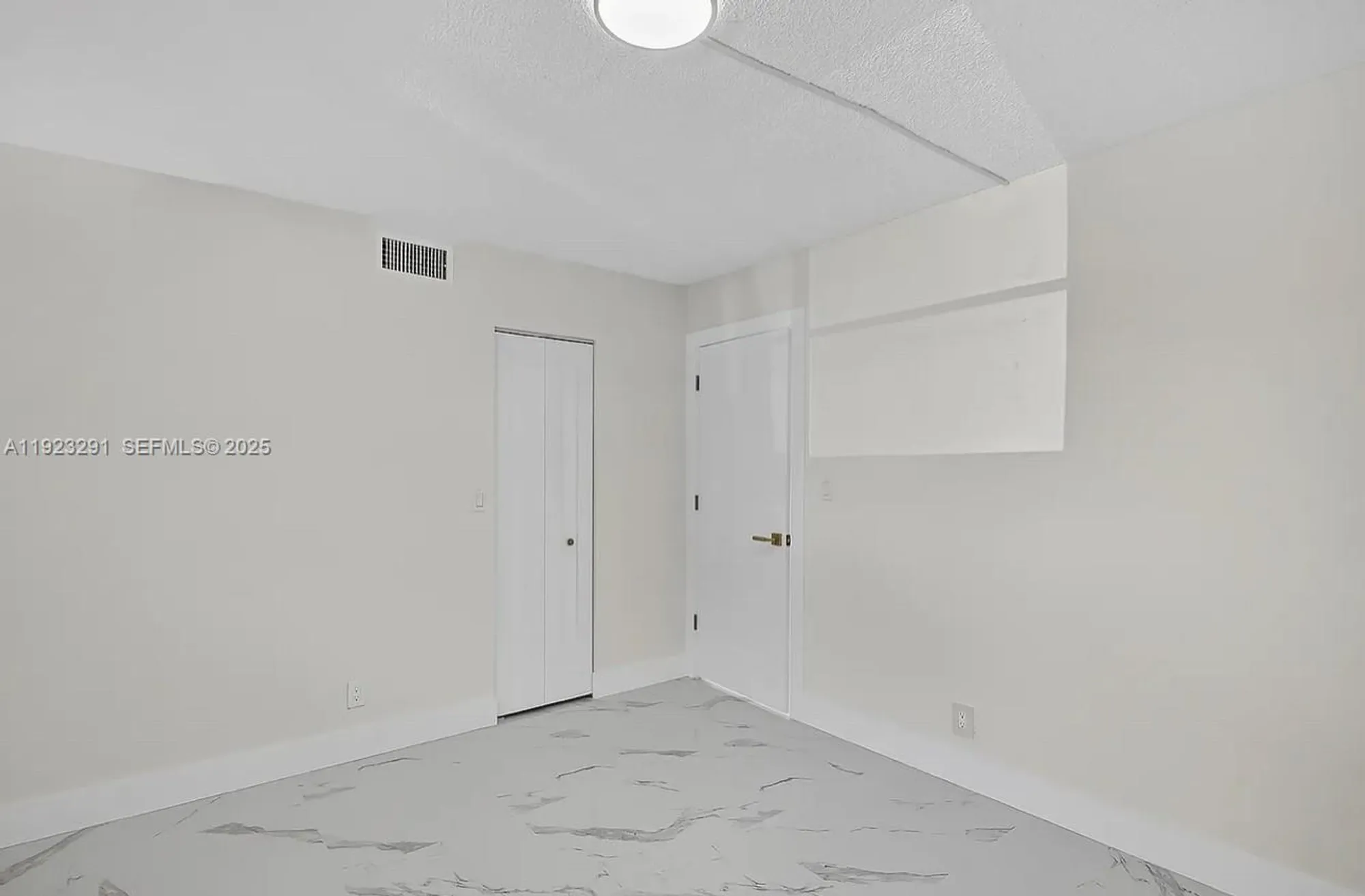 Property Slideshow image 10 of 17 | 201 se 11th ter 102, Dania Beach, FL, 33004