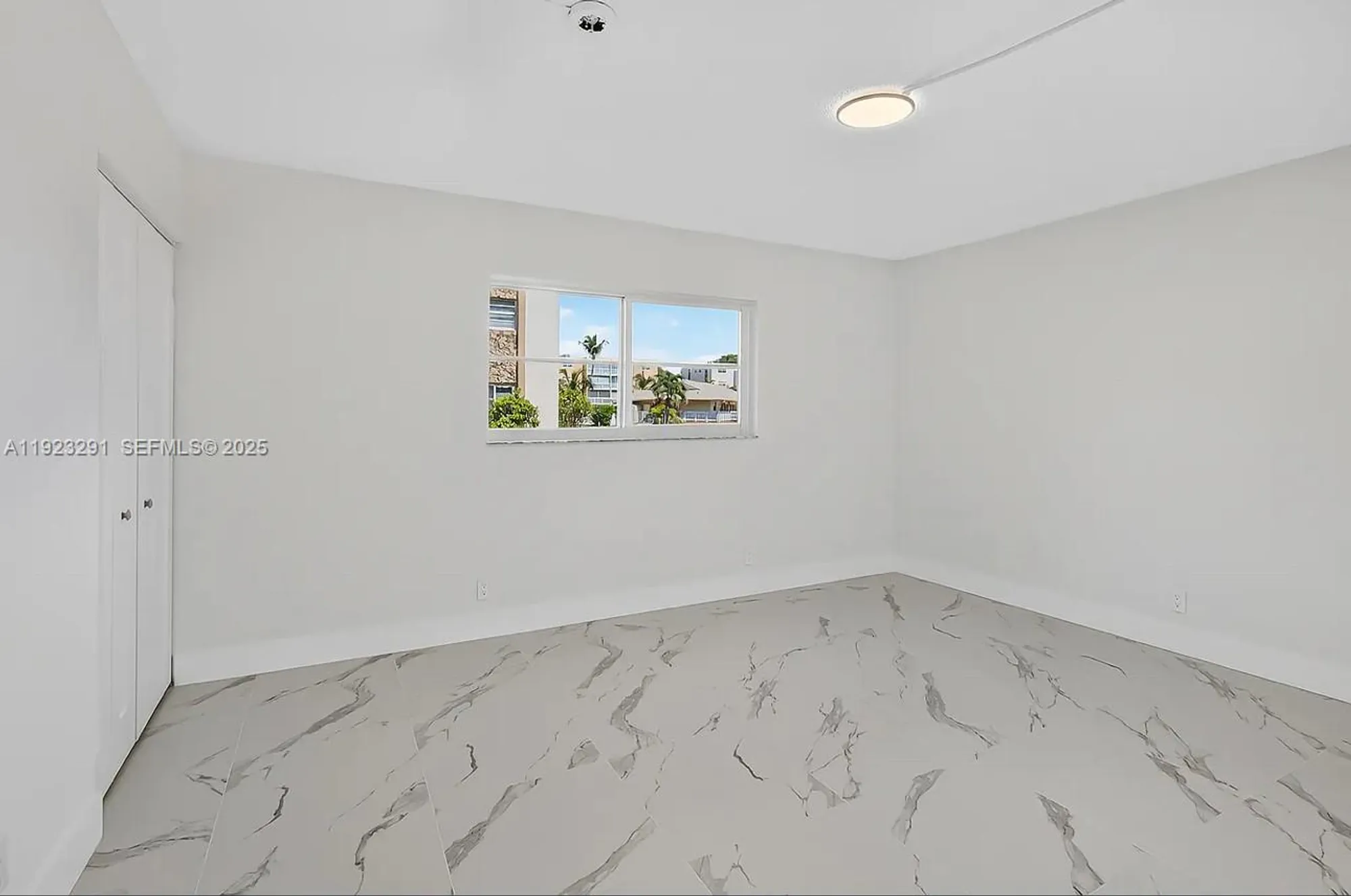 Property Slideshow image 11 of 17 | 201 se 11th ter 102, Dania Beach, FL, 33004