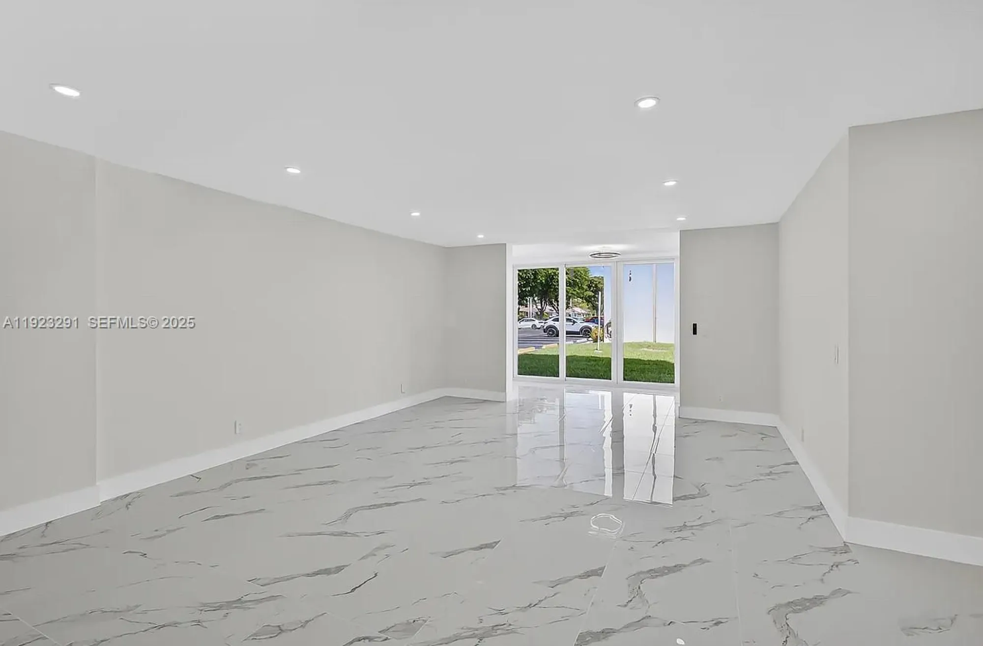 Property Slideshow image 4 of 17 | 201 se 11th ter 102, Dania Beach, FL, 33004
