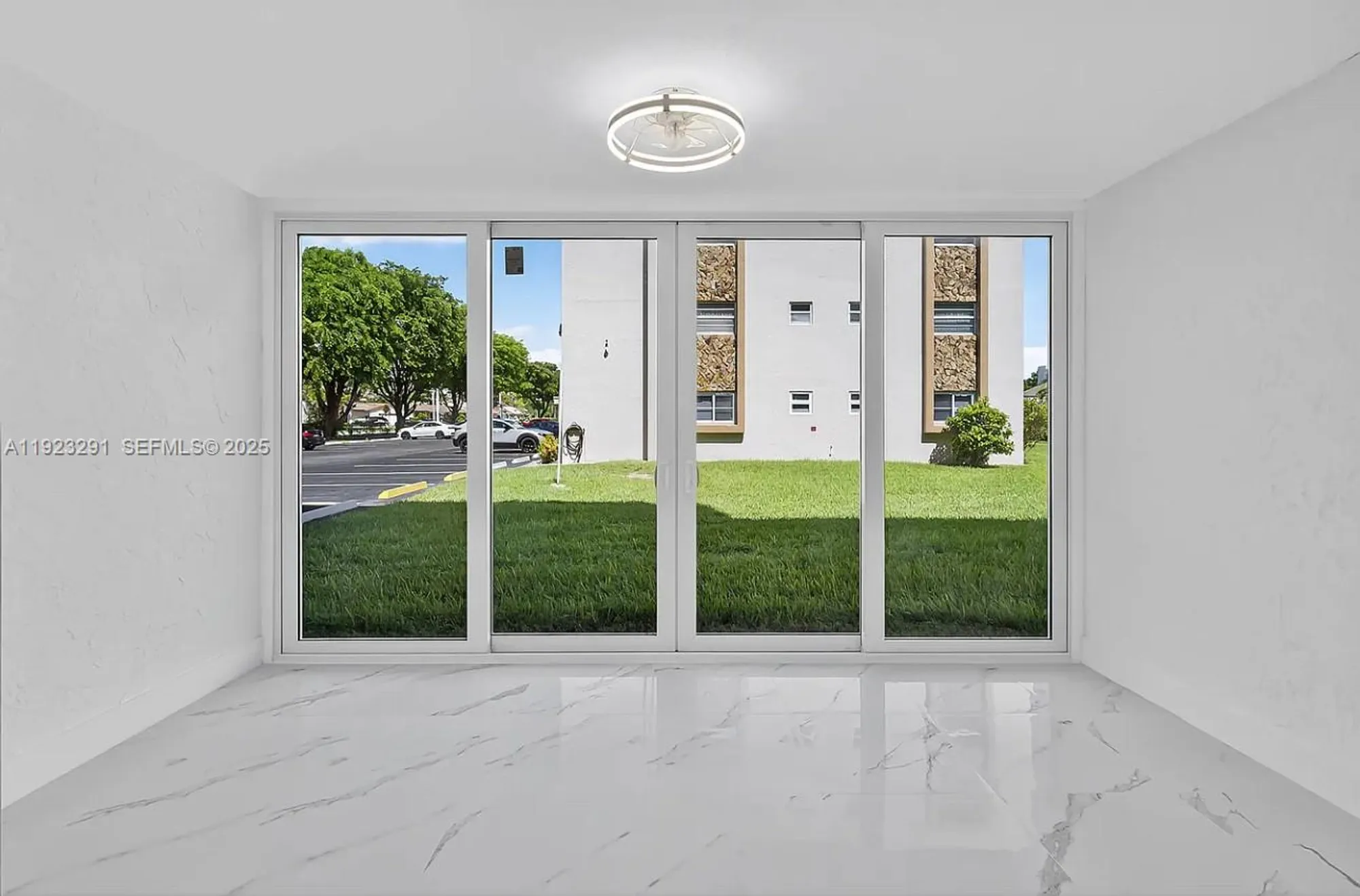 Property Slideshow image 5 of 17 | 201 se 11th ter 102, Dania Beach, FL, 33004