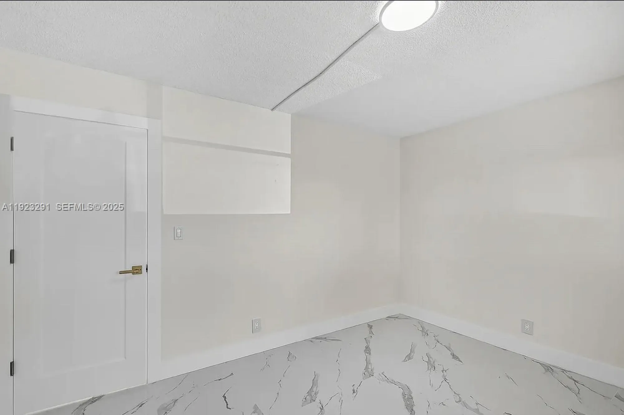 Property Slideshow image 9 of 17 | 201 se 11th ter 102, Dania Beach, FL, 33004