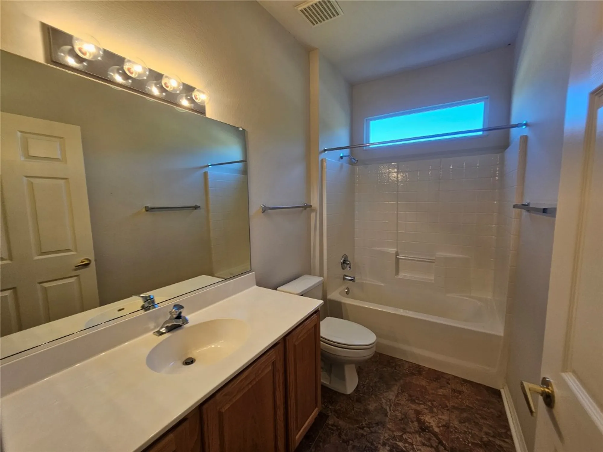Property Slideshow image 14 of 35 | 211 red poppy trl, Georgetown, TX, 78633