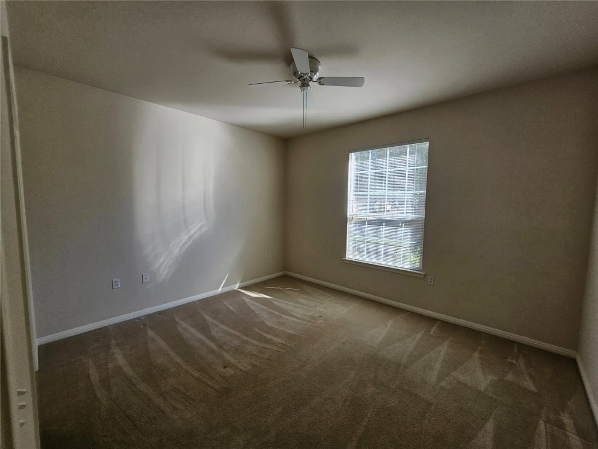 Property Slideshow image 15 of 35 | 211 red poppy trl, Georgetown, TX, 78633